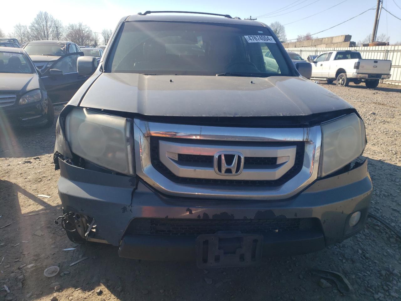 Photo 4 VIN: 5FNYF3H6XBB038562 - HONDA PILOT 