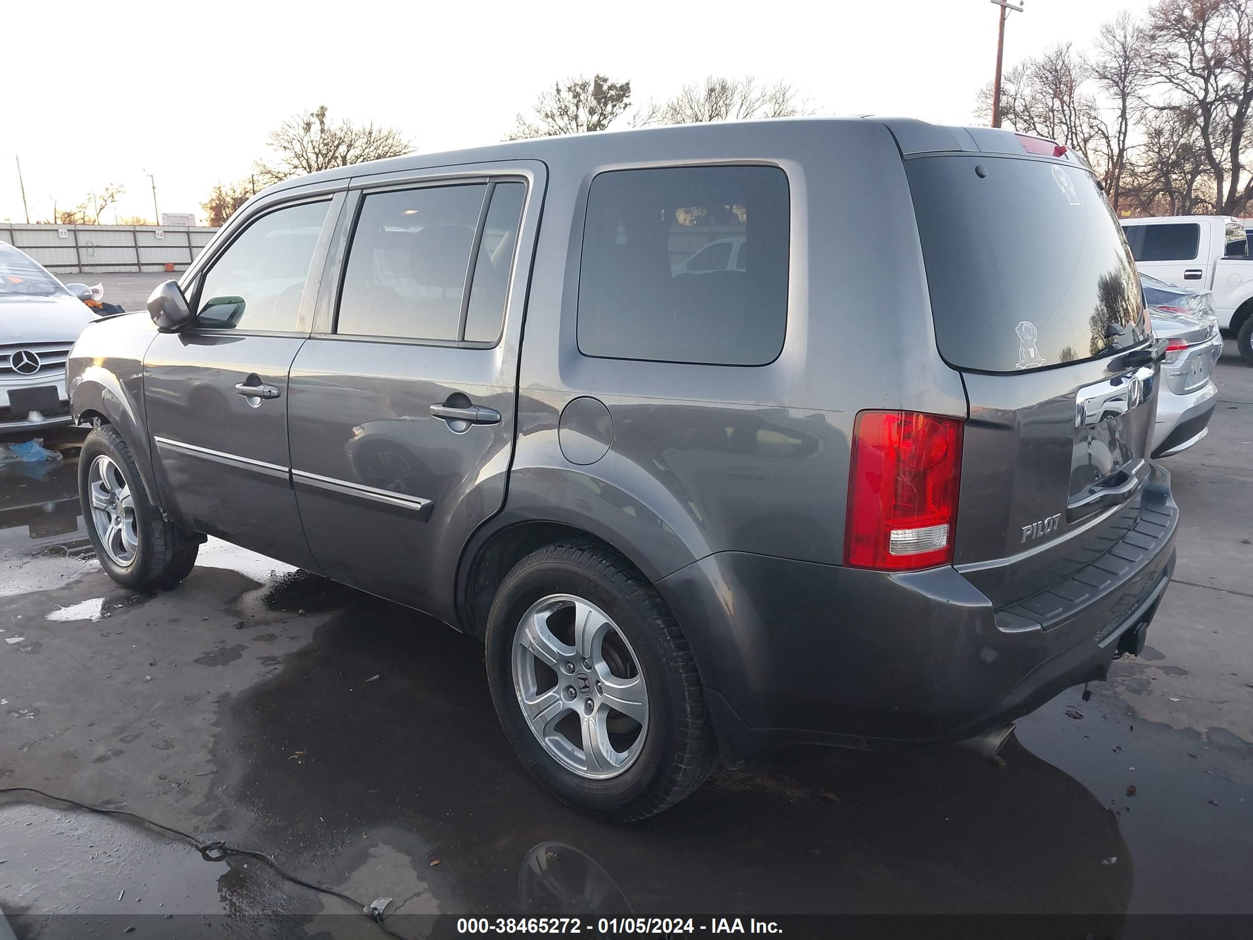 Photo 2 VIN: 5FNYF3H6XFB012582 - HONDA PILOT 