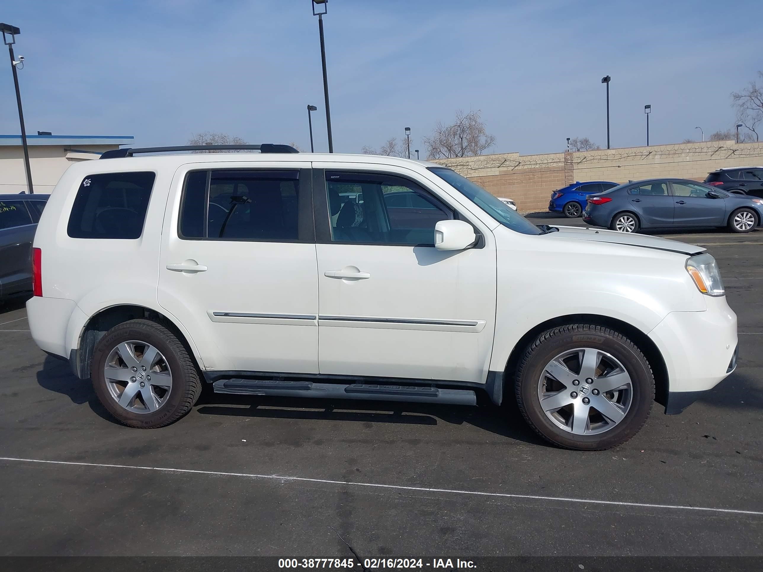 Photo 12 VIN: 5FNYF3H90EB028265 - HONDA PILOT 