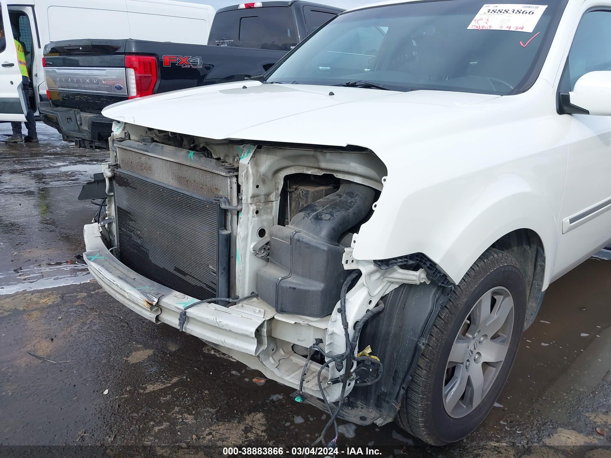 Photo 5 VIN: 5FNYF3H90FB002105 - HONDA PILOT 