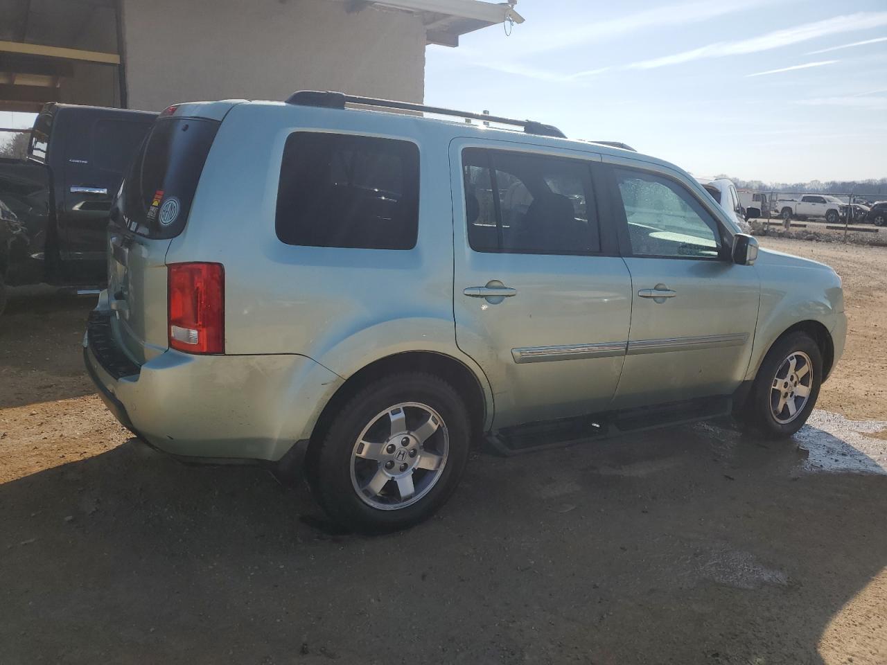 Photo 2 VIN: 5FNYF3H91BB052005 - HONDA PILOT 