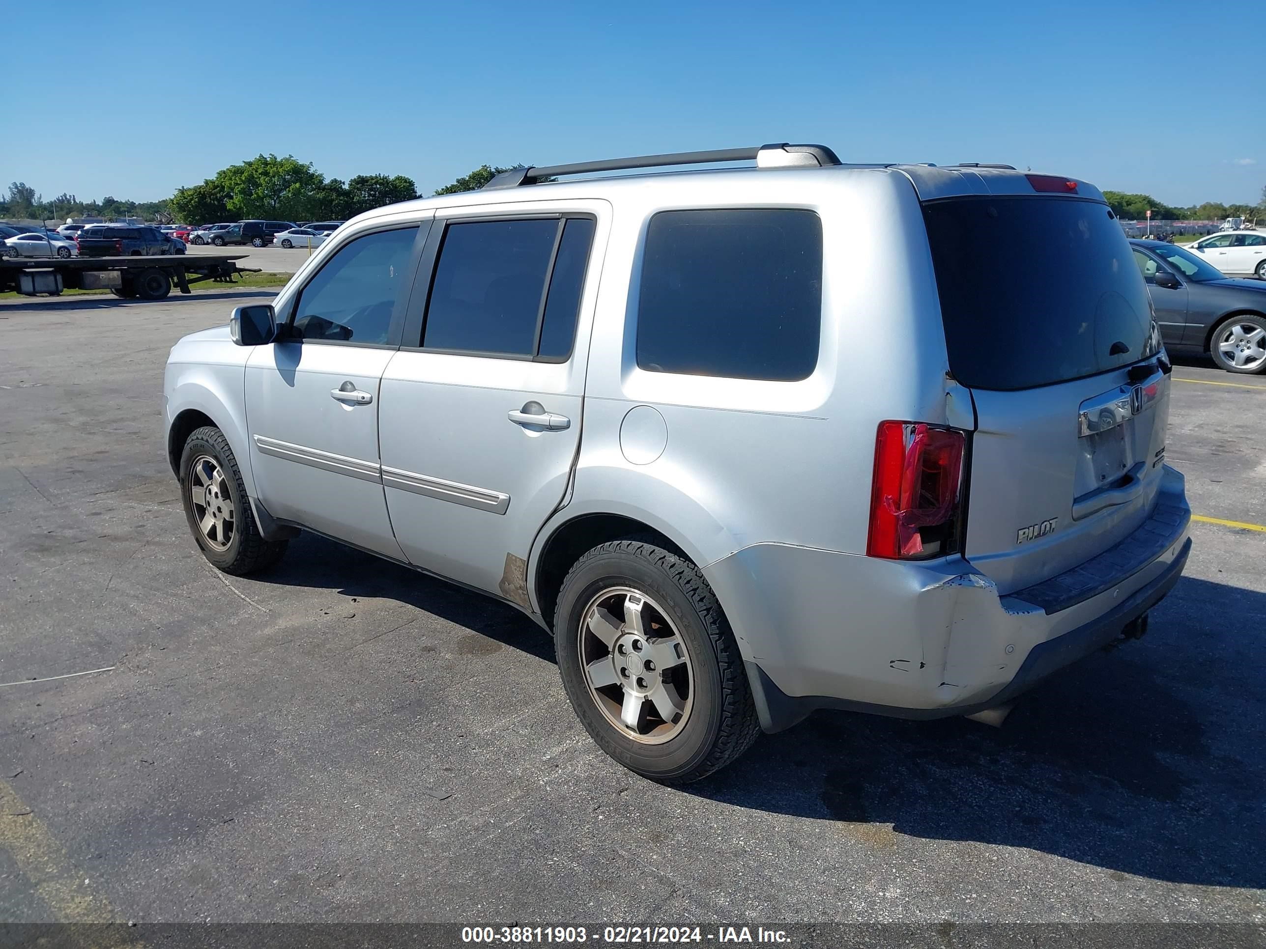 Photo 2 VIN: 5FNYF3H95AB005123 - HONDA PILOT 