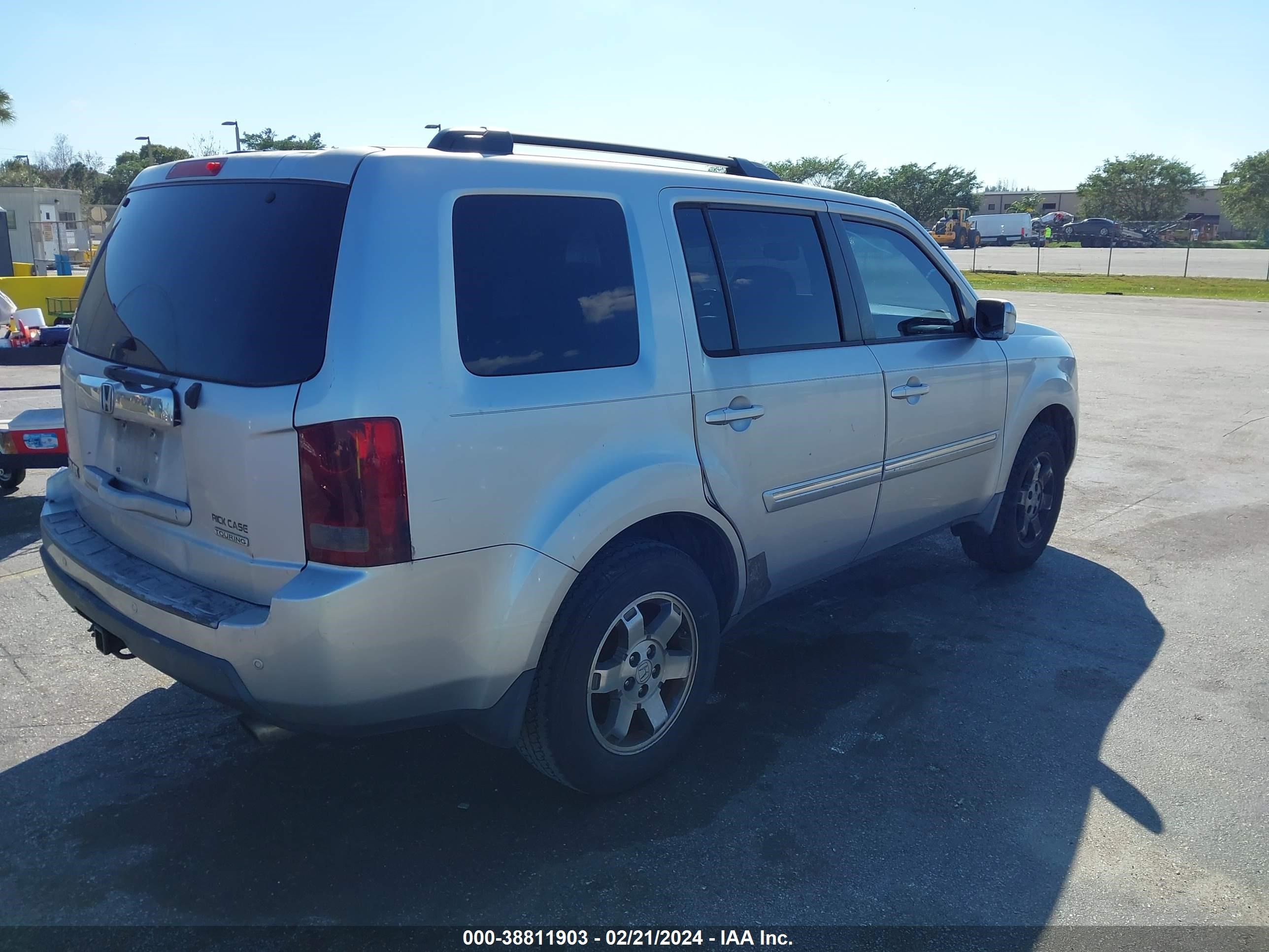 Photo 3 VIN: 5FNYF3H95AB005123 - HONDA PILOT 