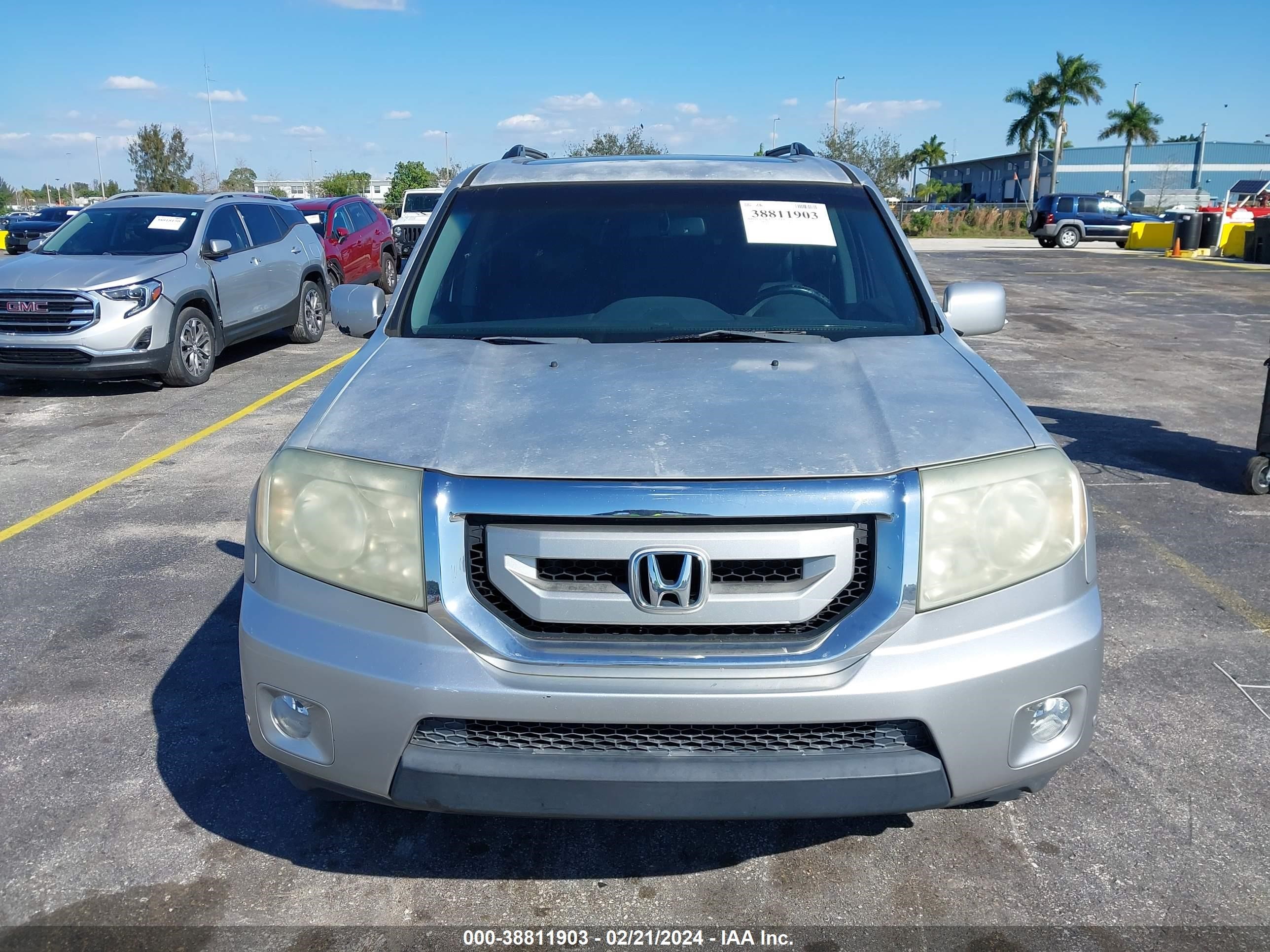 Photo 5 VIN: 5FNYF3H95AB005123 - HONDA PILOT 