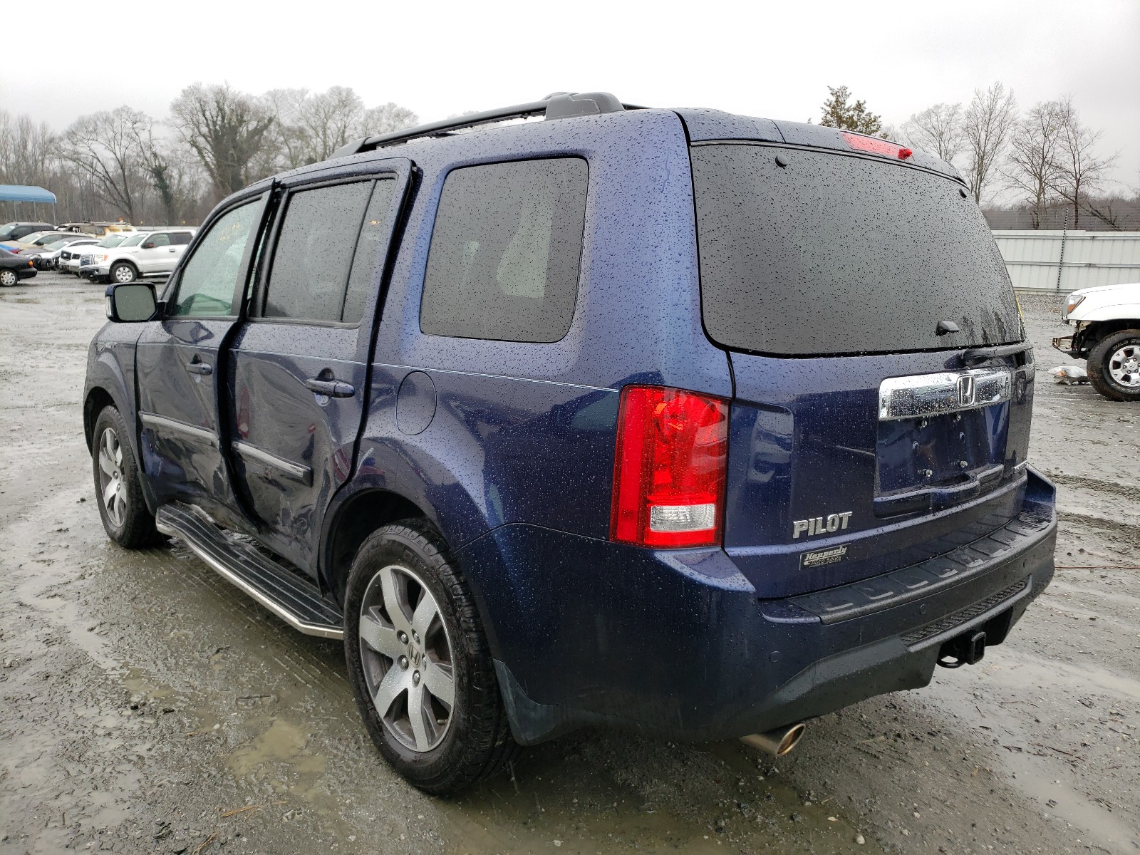 Photo 2 VIN: 5FNYF3H97DB005872 - HONDA PILOT TOUR 