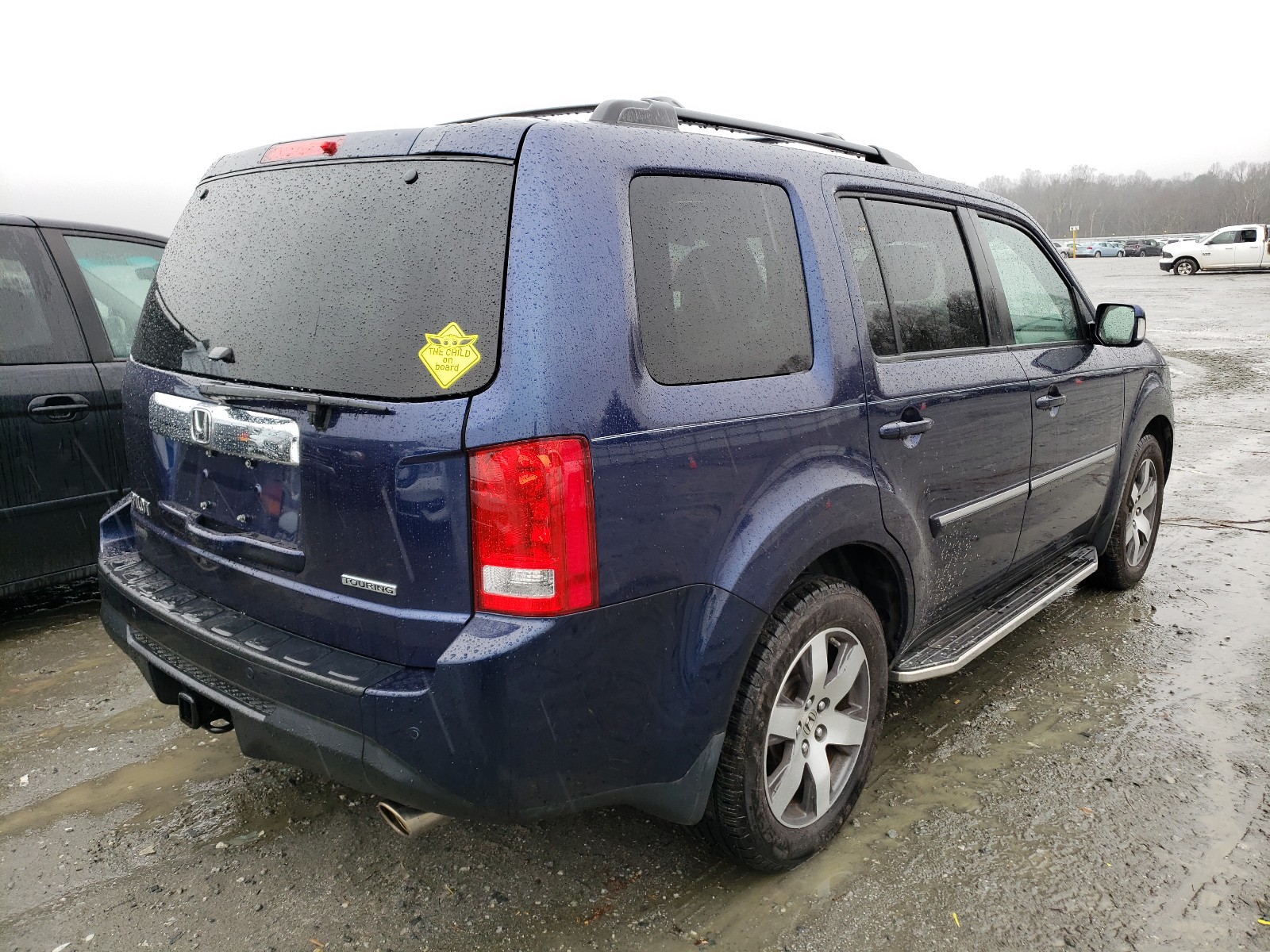 Photo 3 VIN: 5FNYF3H97DB005872 - HONDA PILOT TOUR 