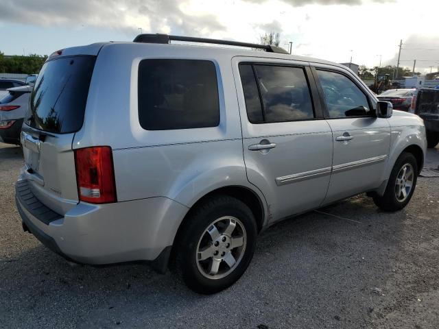 Photo 2 VIN: 5FNYF3H98AB007562 - HONDA PILOT TOUR 