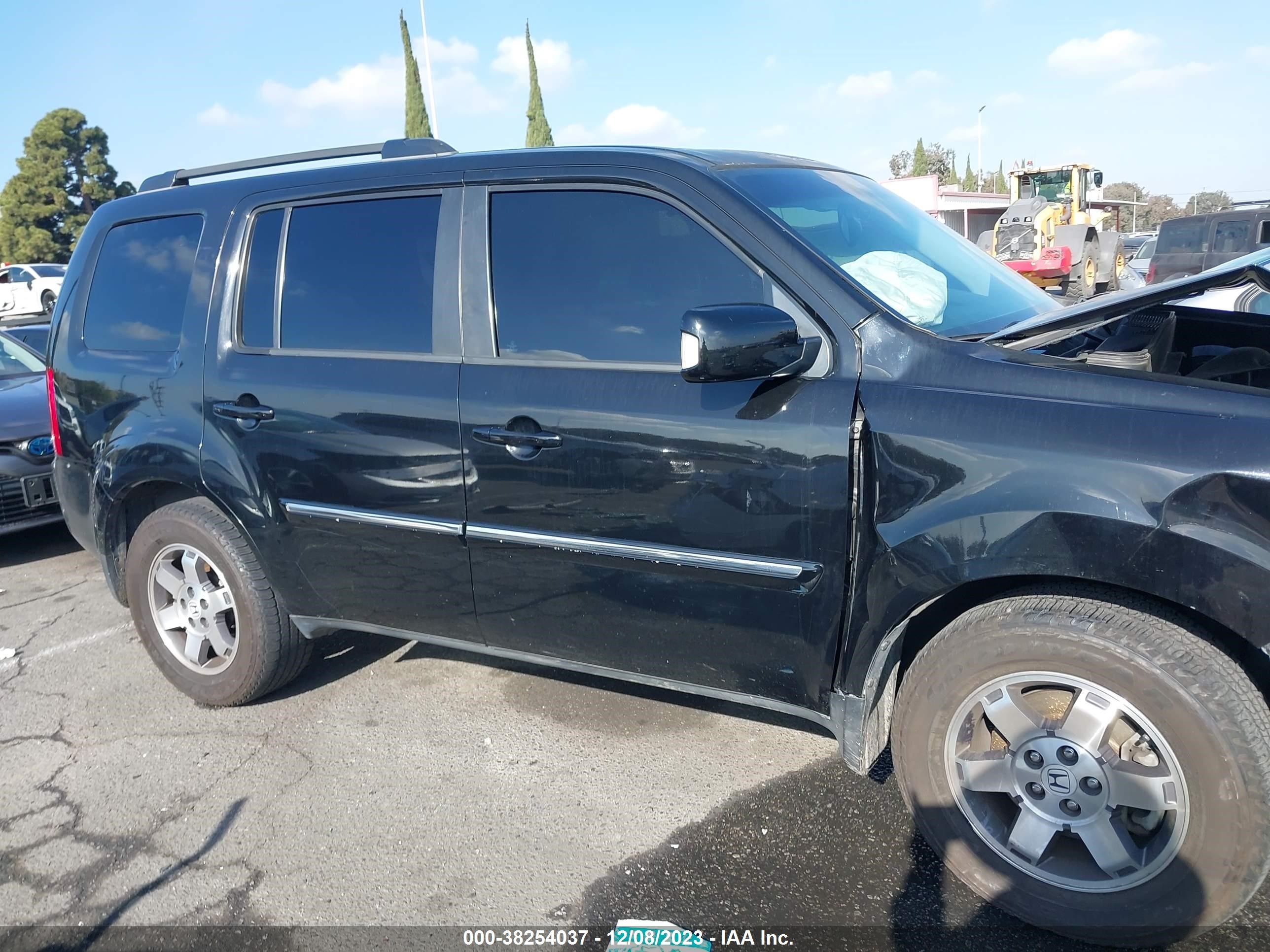 Photo 12 VIN: 5FNYF3H9XBB010755 - HONDA PILOT 