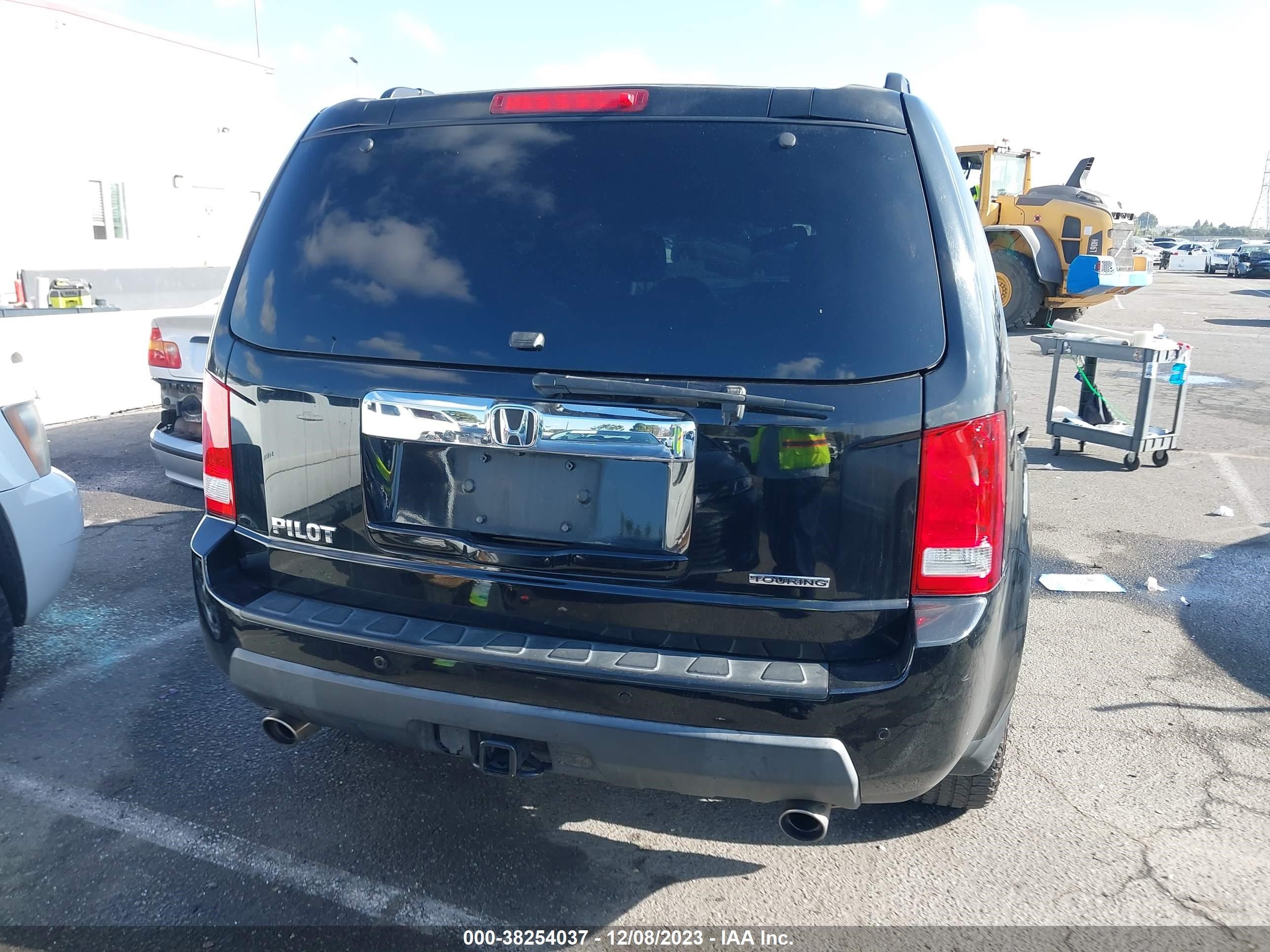 Photo 15 VIN: 5FNYF3H9XBB010755 - HONDA PILOT 