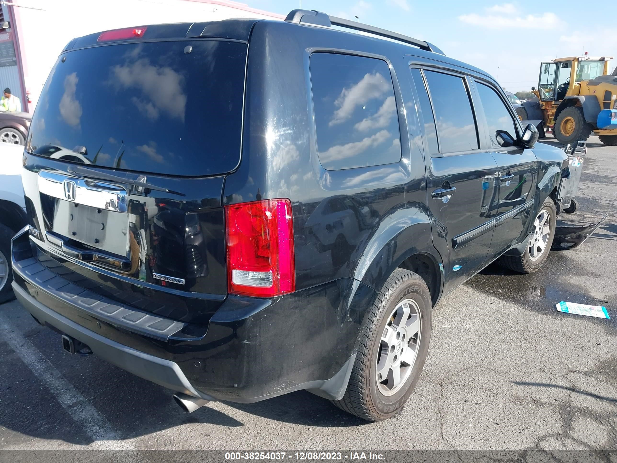 Photo 3 VIN: 5FNYF3H9XBB010755 - HONDA PILOT 