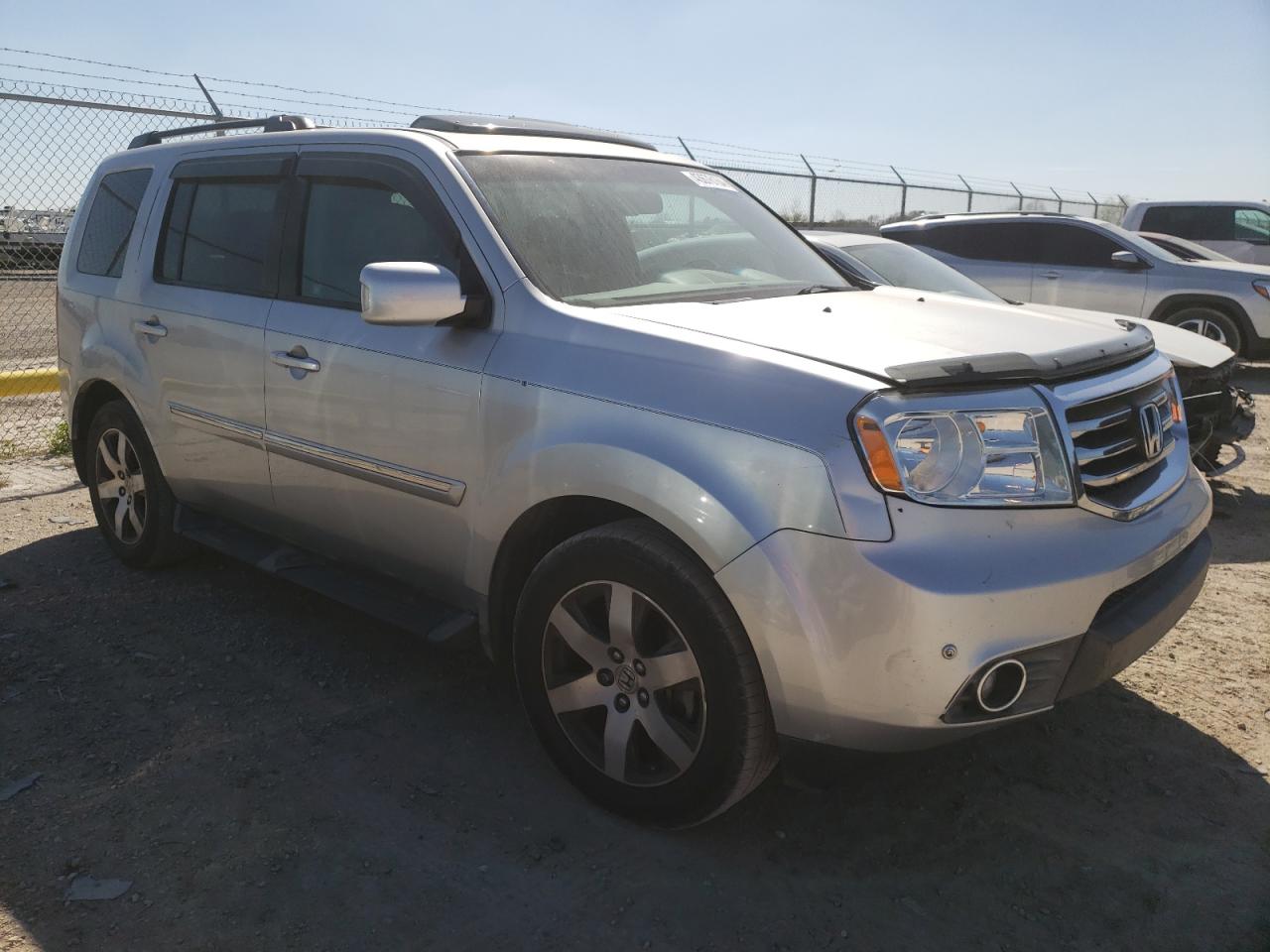 Photo 3 VIN: 5FNYF3H9XCB024561 - HONDA PILOT 