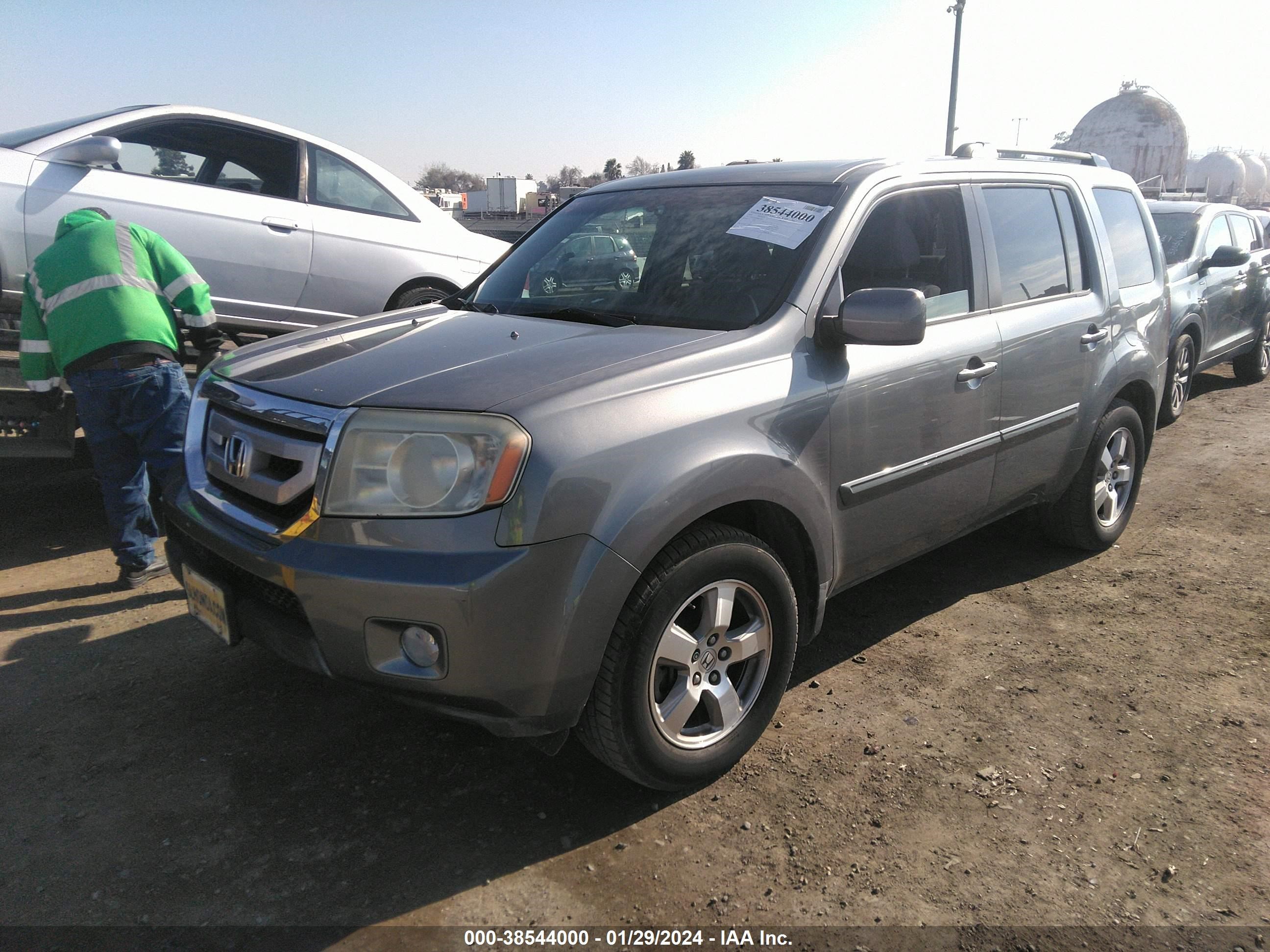 Photo 1 VIN: 5FNYF48409B037466 - HONDA PILOT 