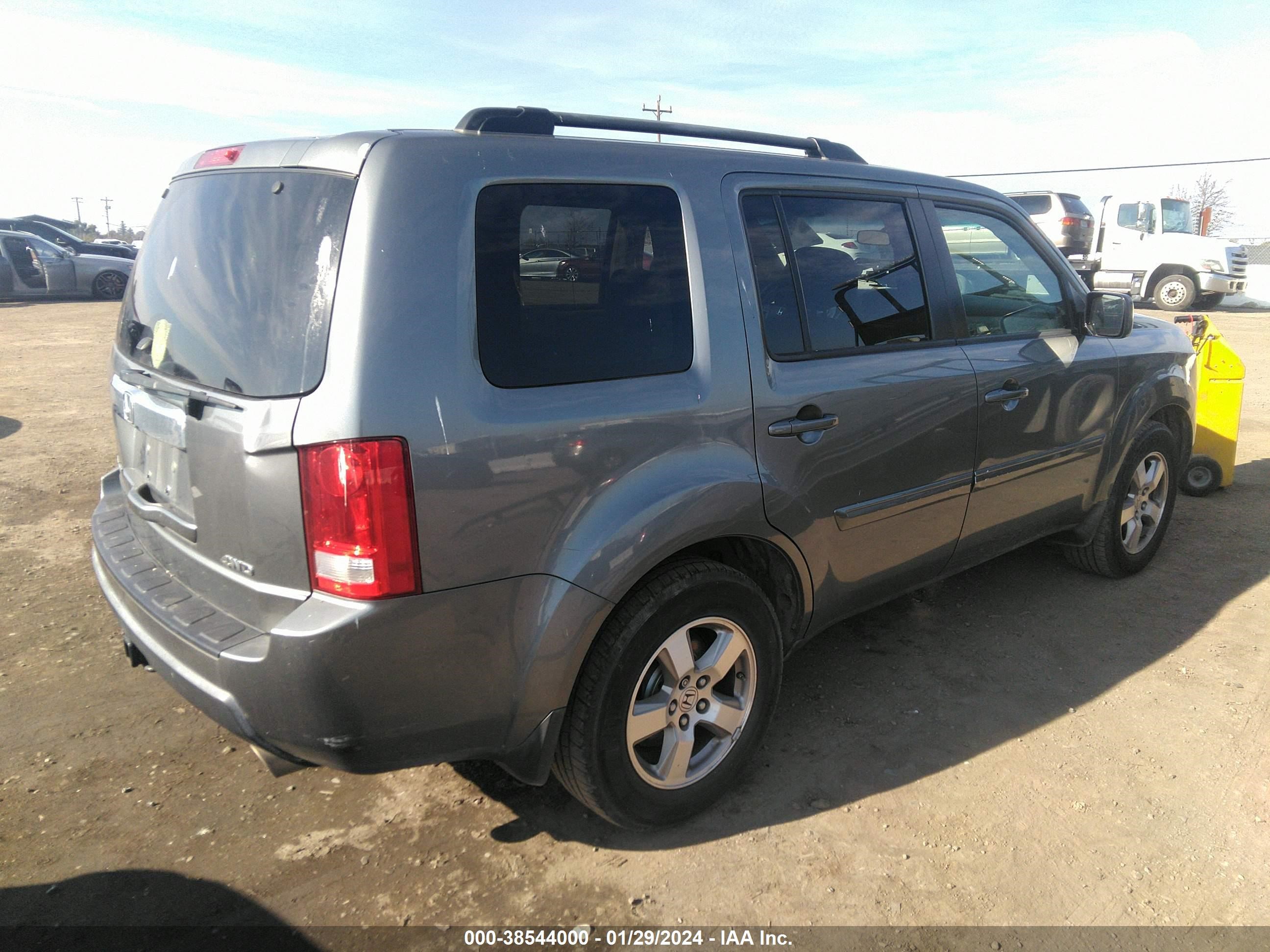 Photo 3 VIN: 5FNYF48409B037466 - HONDA PILOT 