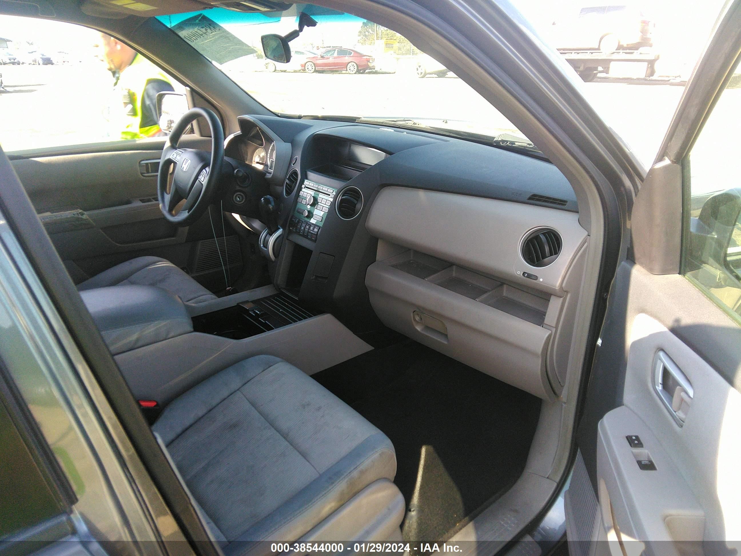 Photo 4 VIN: 5FNYF48409B037466 - HONDA PILOT 