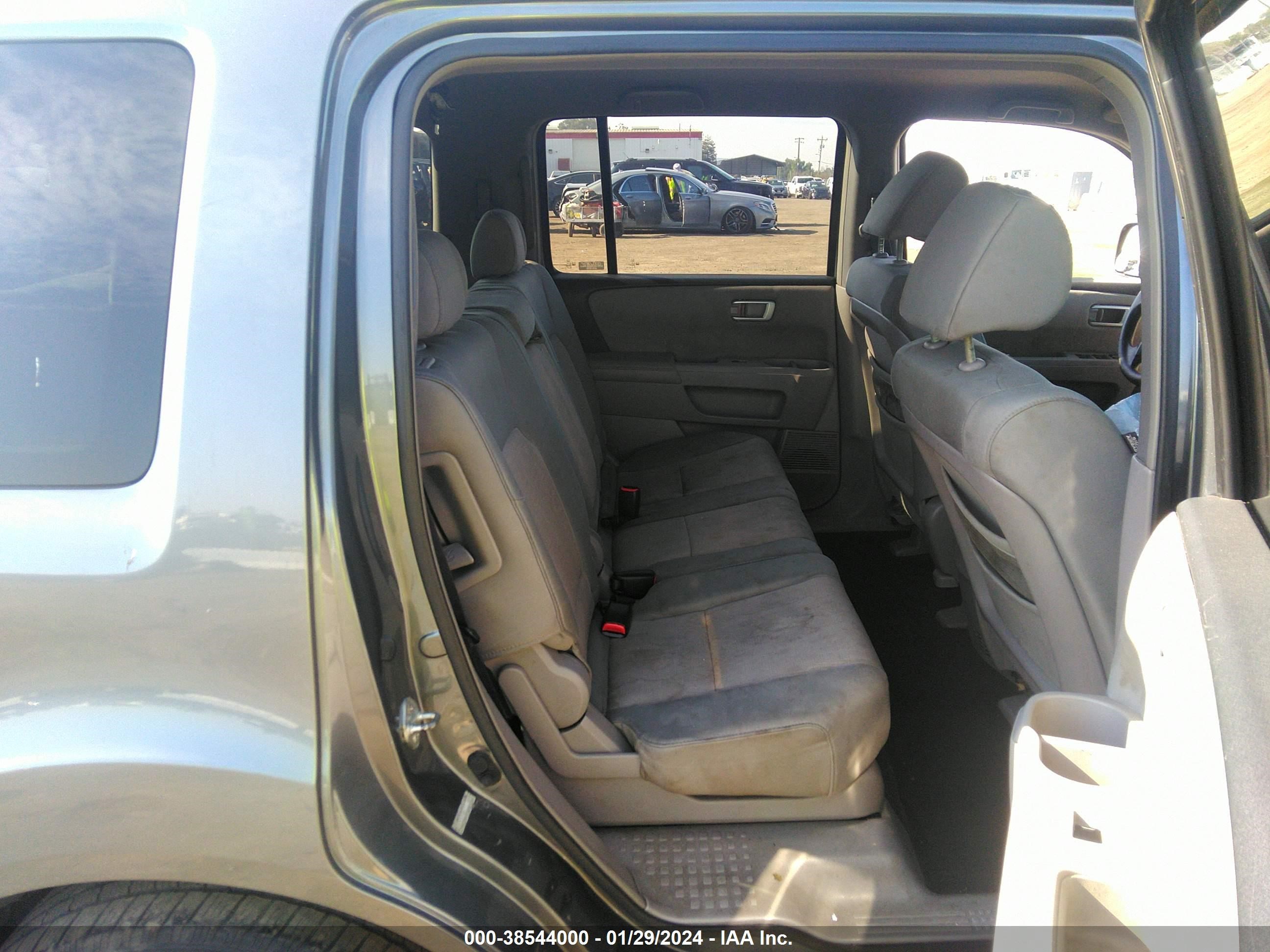 Photo 7 VIN: 5FNYF48409B037466 - HONDA PILOT 