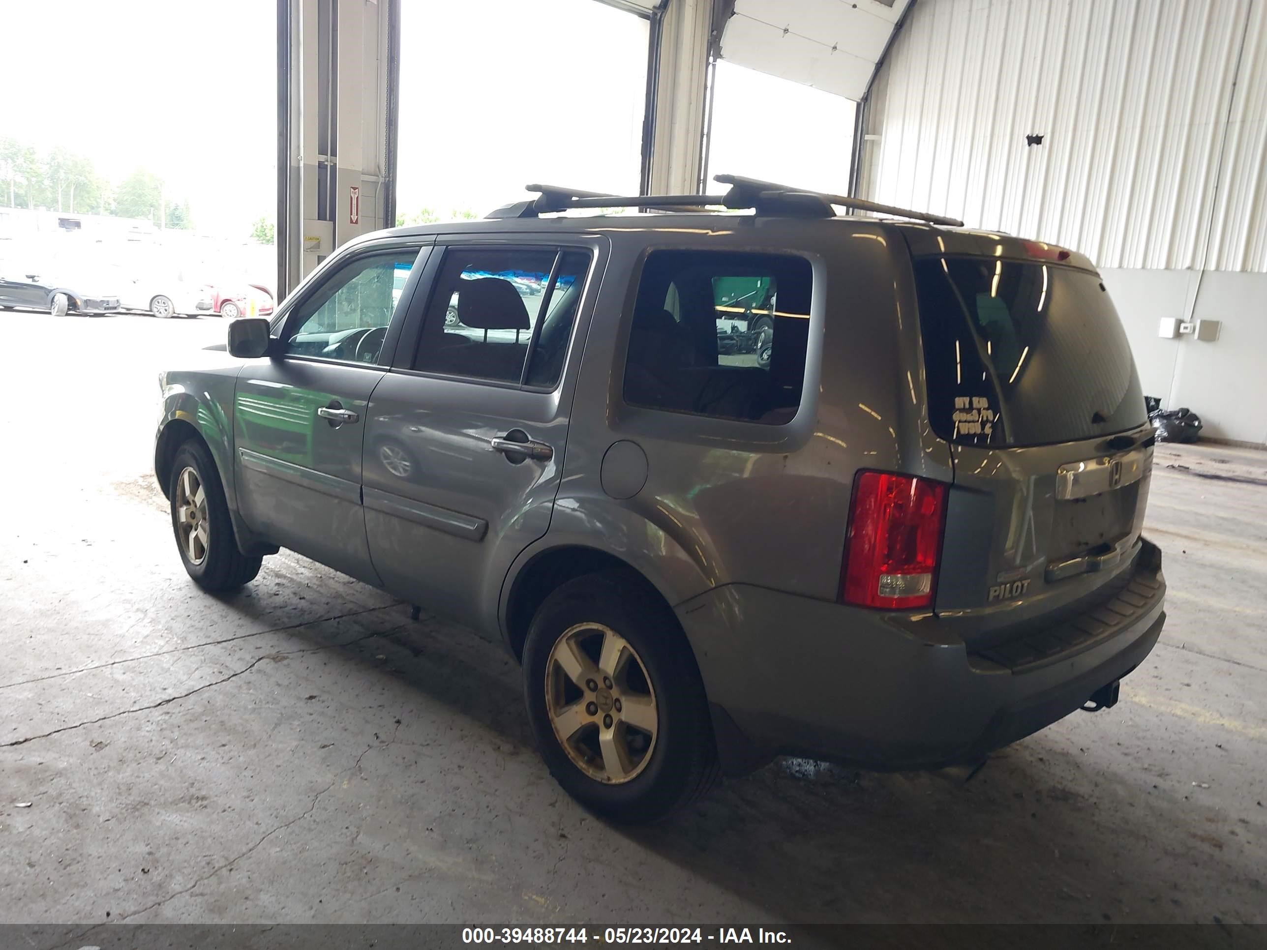 Photo 2 VIN: 5FNYF48429B043267 - HONDA PILOT 