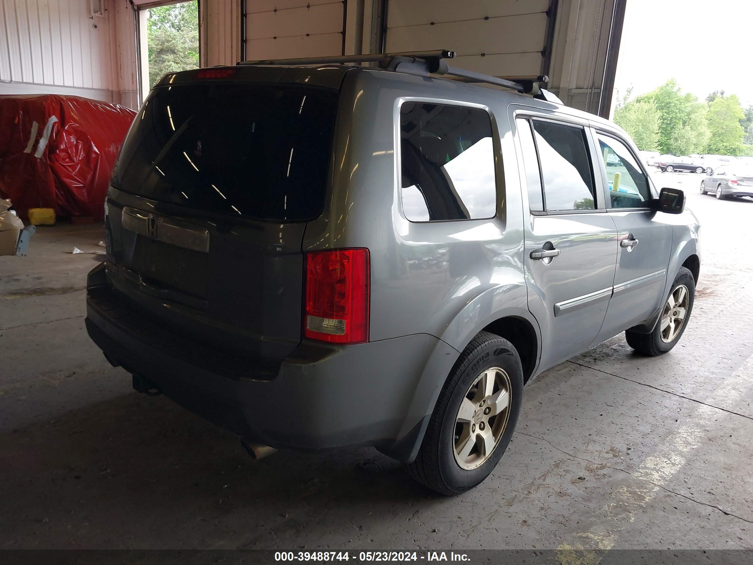 Photo 3 VIN: 5FNYF48429B043267 - HONDA PILOT 