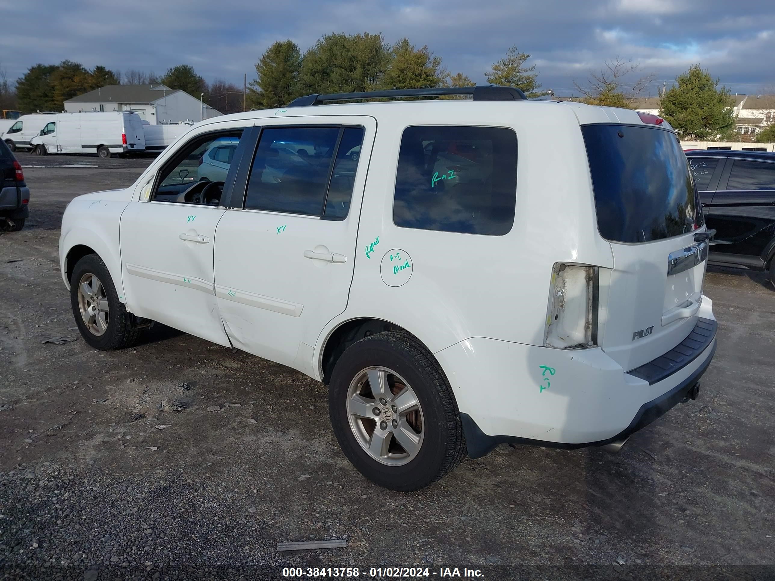 Photo 2 VIN: 5FNYF48449B042282 - HONDA PILOT 