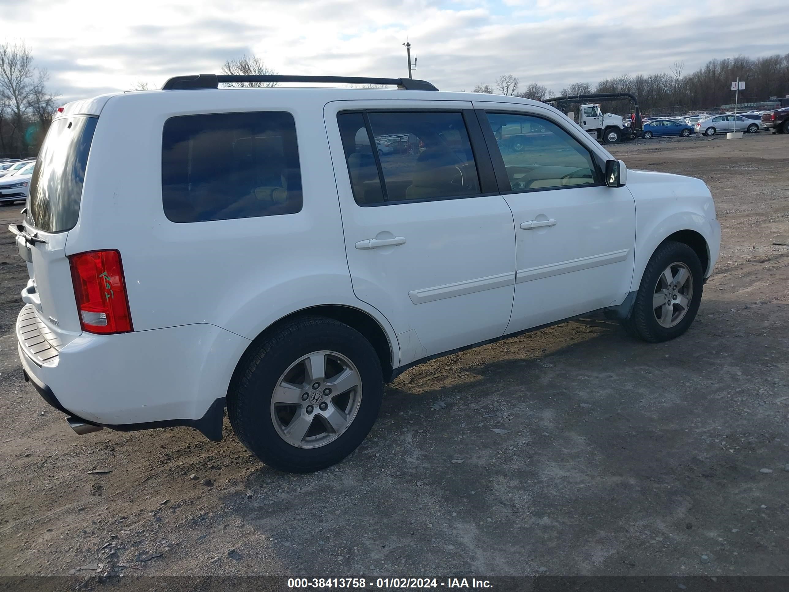 Photo 3 VIN: 5FNYF48449B042282 - HONDA PILOT 