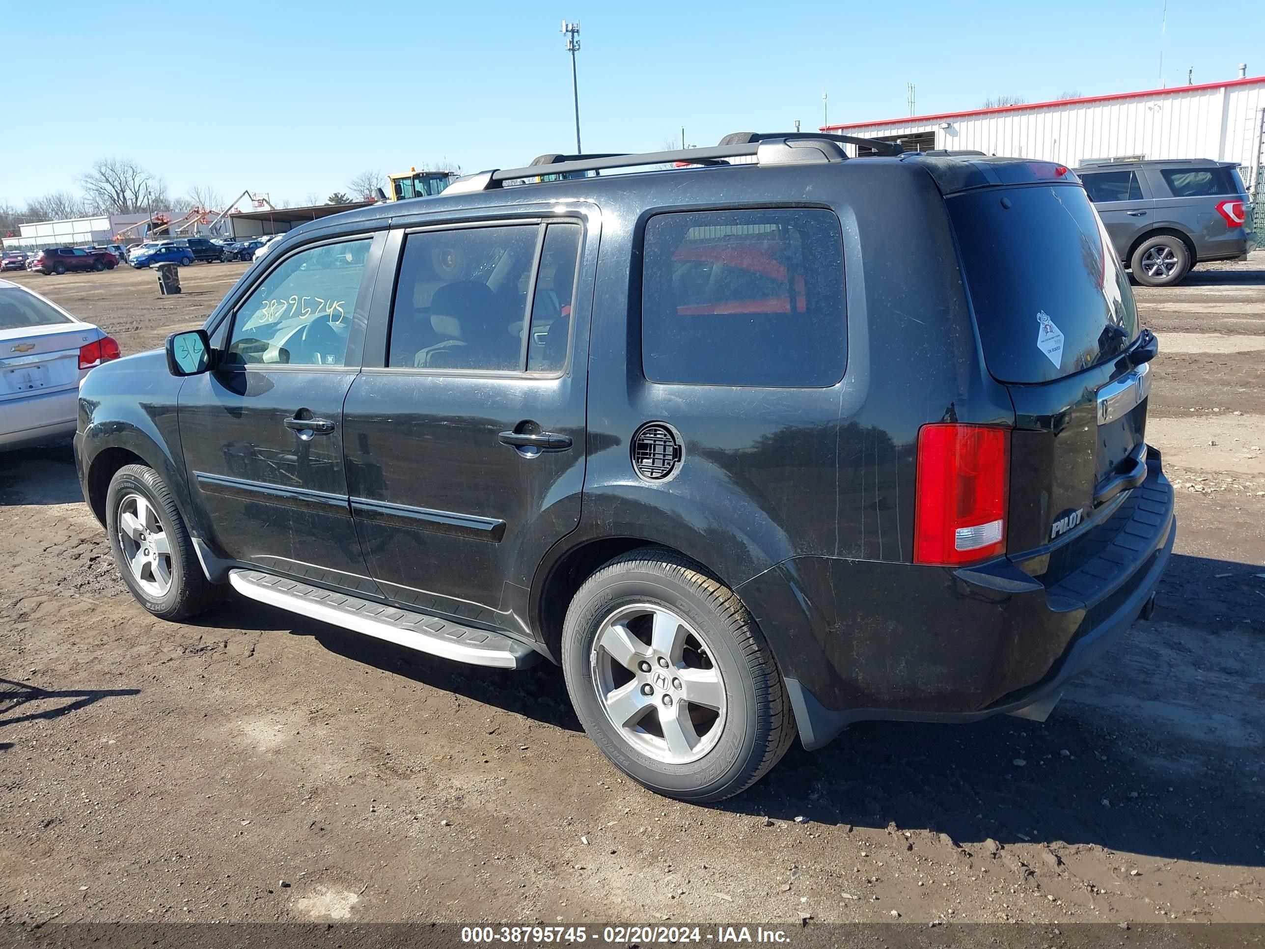 Photo 2 VIN: 5FNYF48469B014063 - HONDA PILOT 