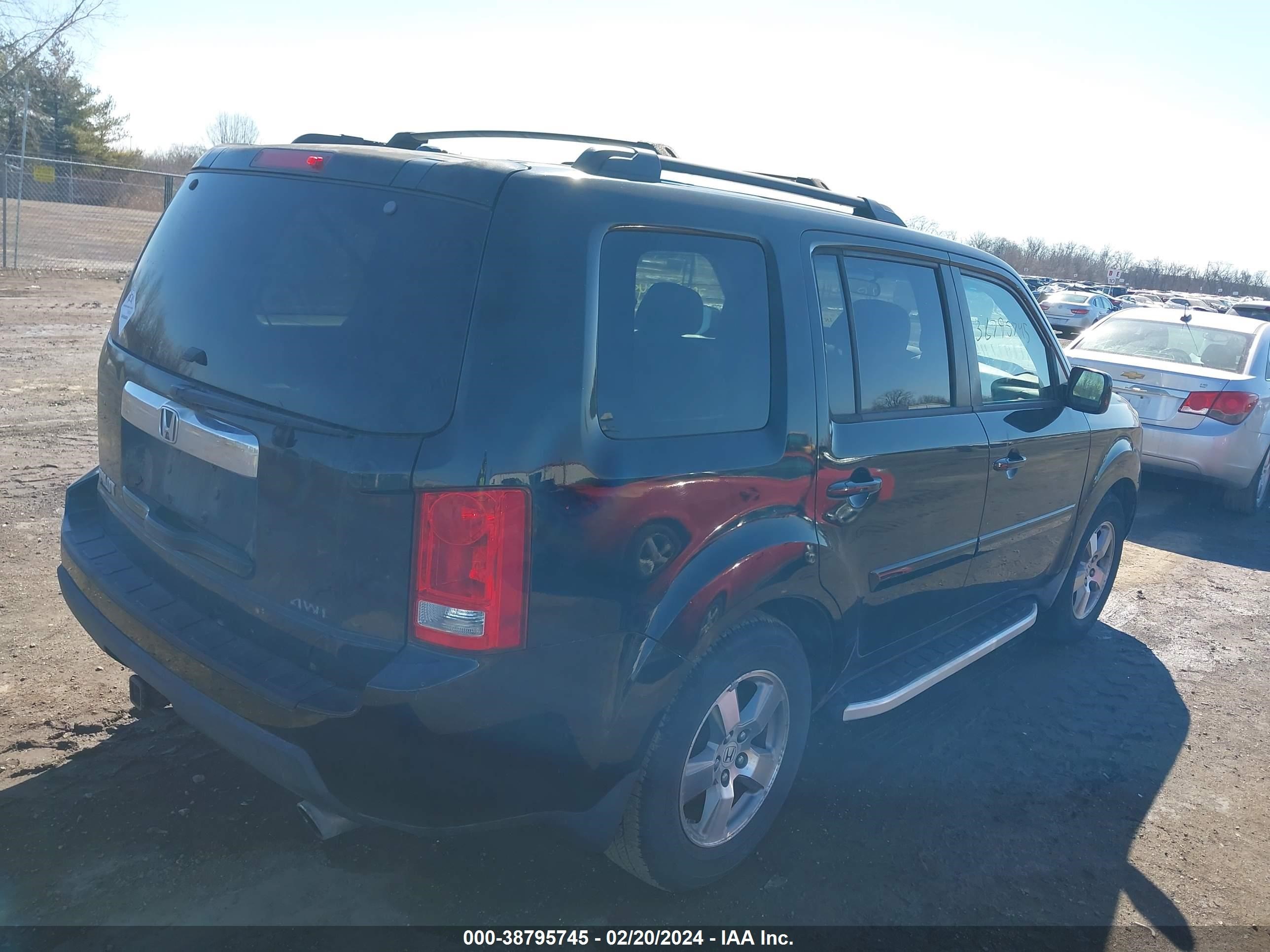 Photo 3 VIN: 5FNYF48469B014063 - HONDA PILOT 