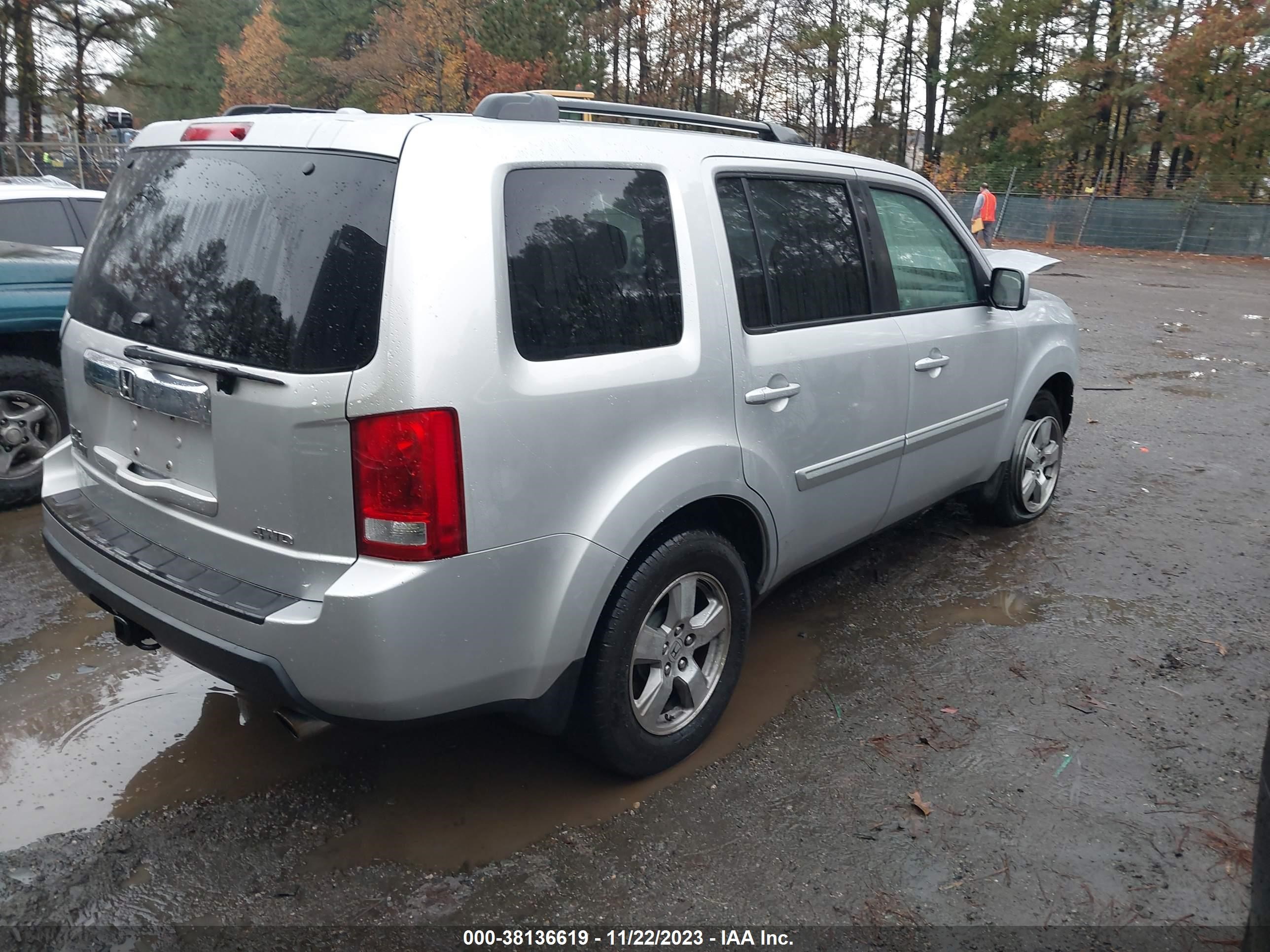 Photo 3 VIN: 5FNYF48479B030871 - HONDA PILOT 