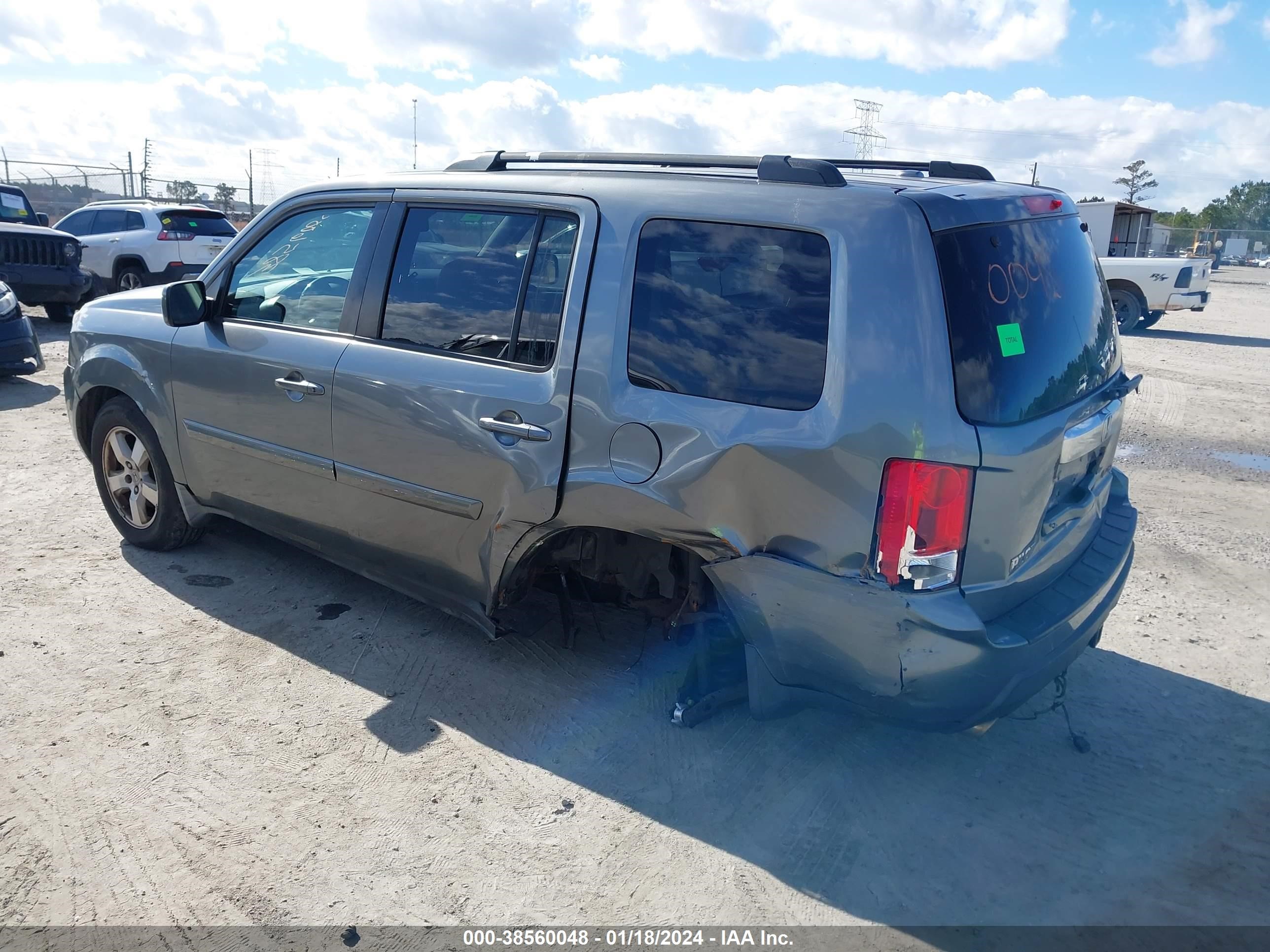 Photo 2 VIN: 5FNYF48549B028259 - HONDA PILOT 