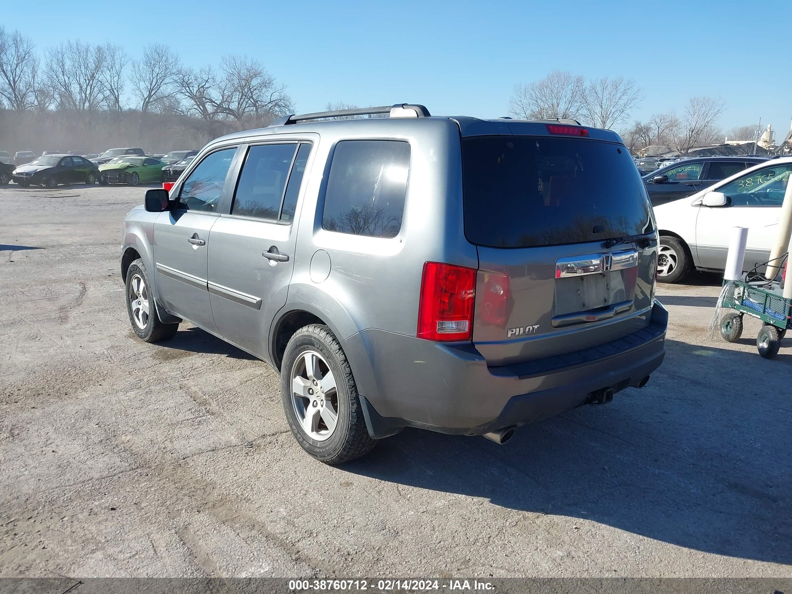 Photo 2 VIN: 5FNYF485X9B039203 - HONDA PILOT 