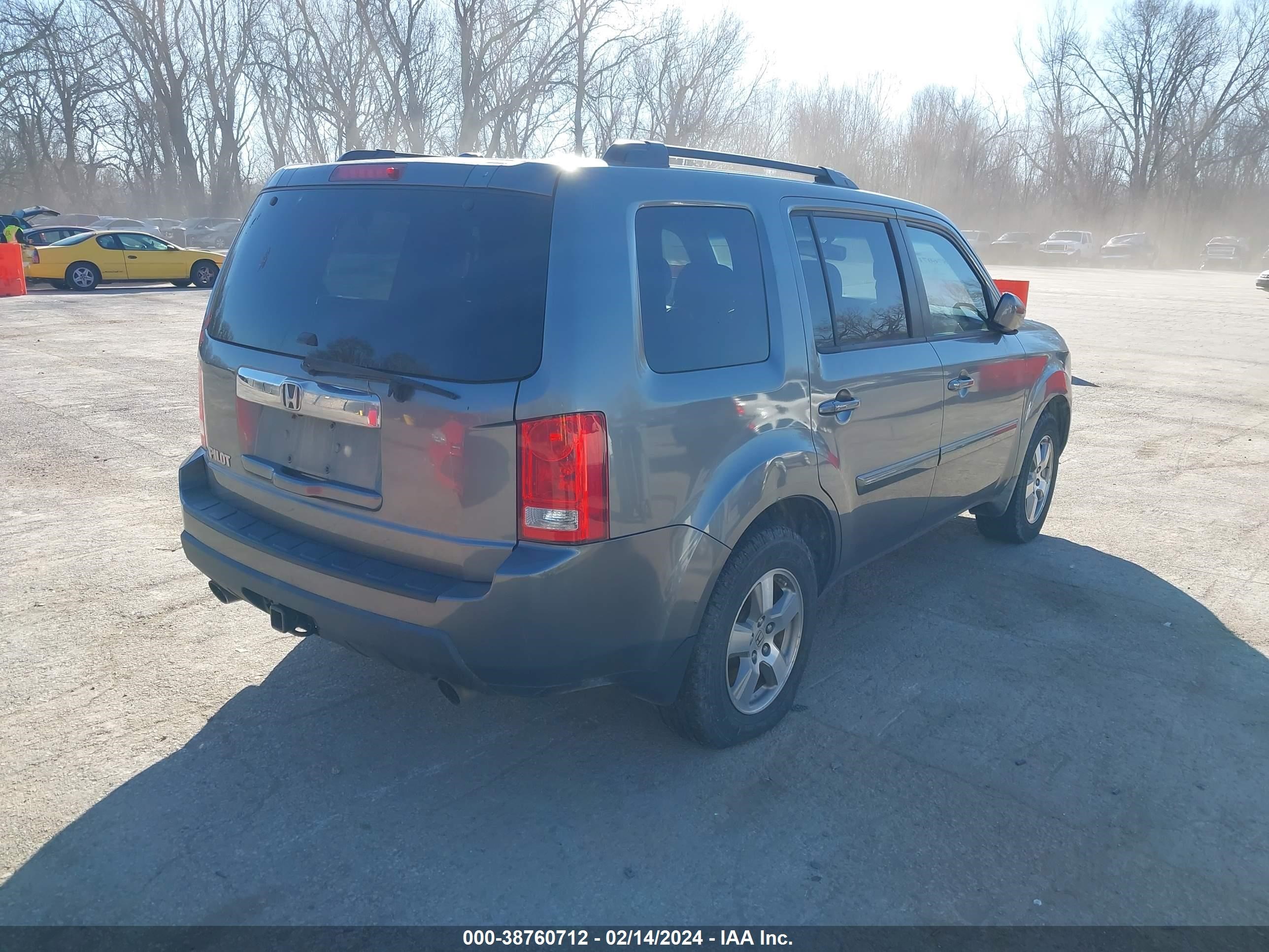 Photo 3 VIN: 5FNYF485X9B039203 - HONDA PILOT 