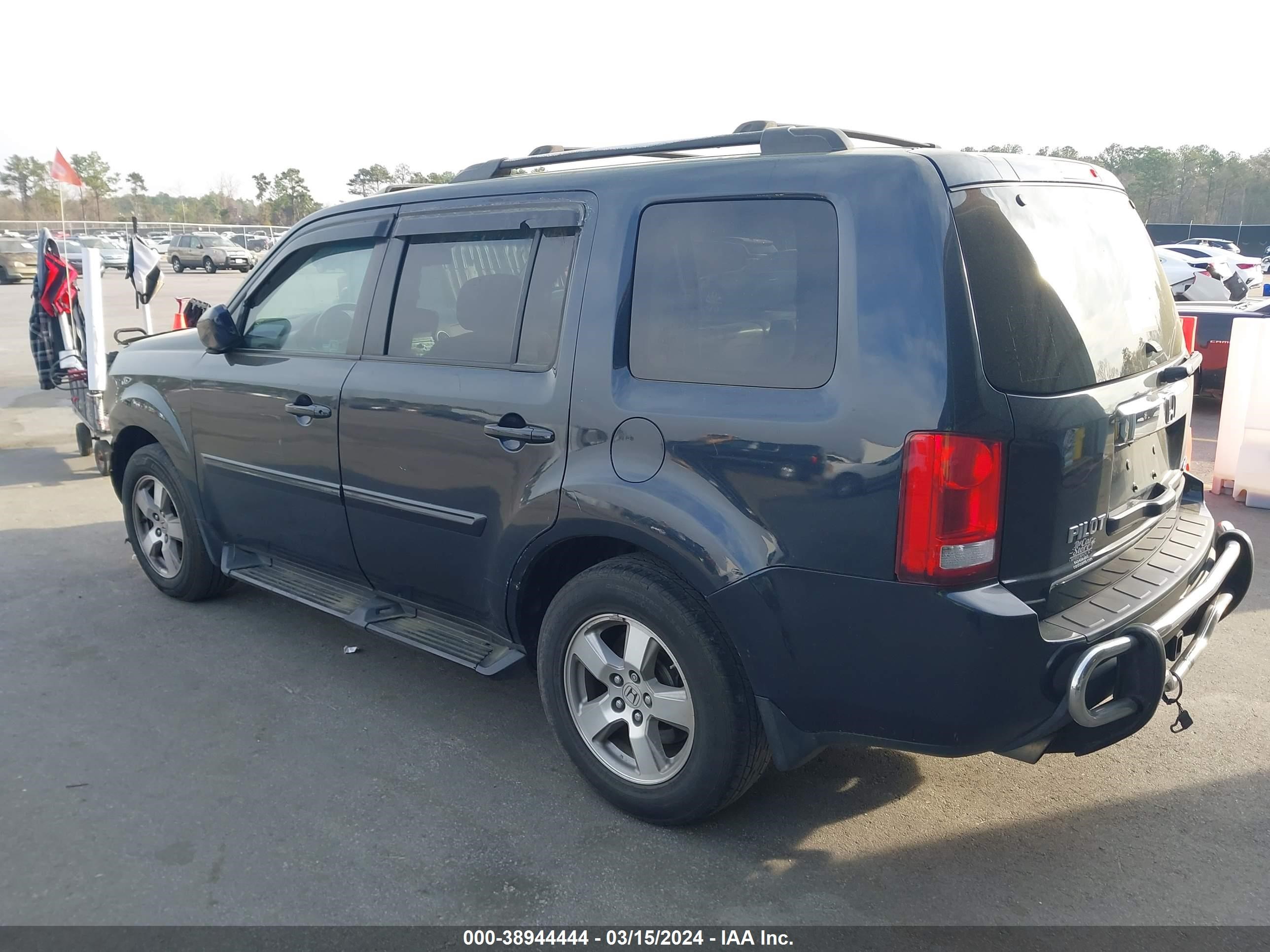 Photo 2 VIN: 5FNYF48619B029944 - HONDA PILOT 