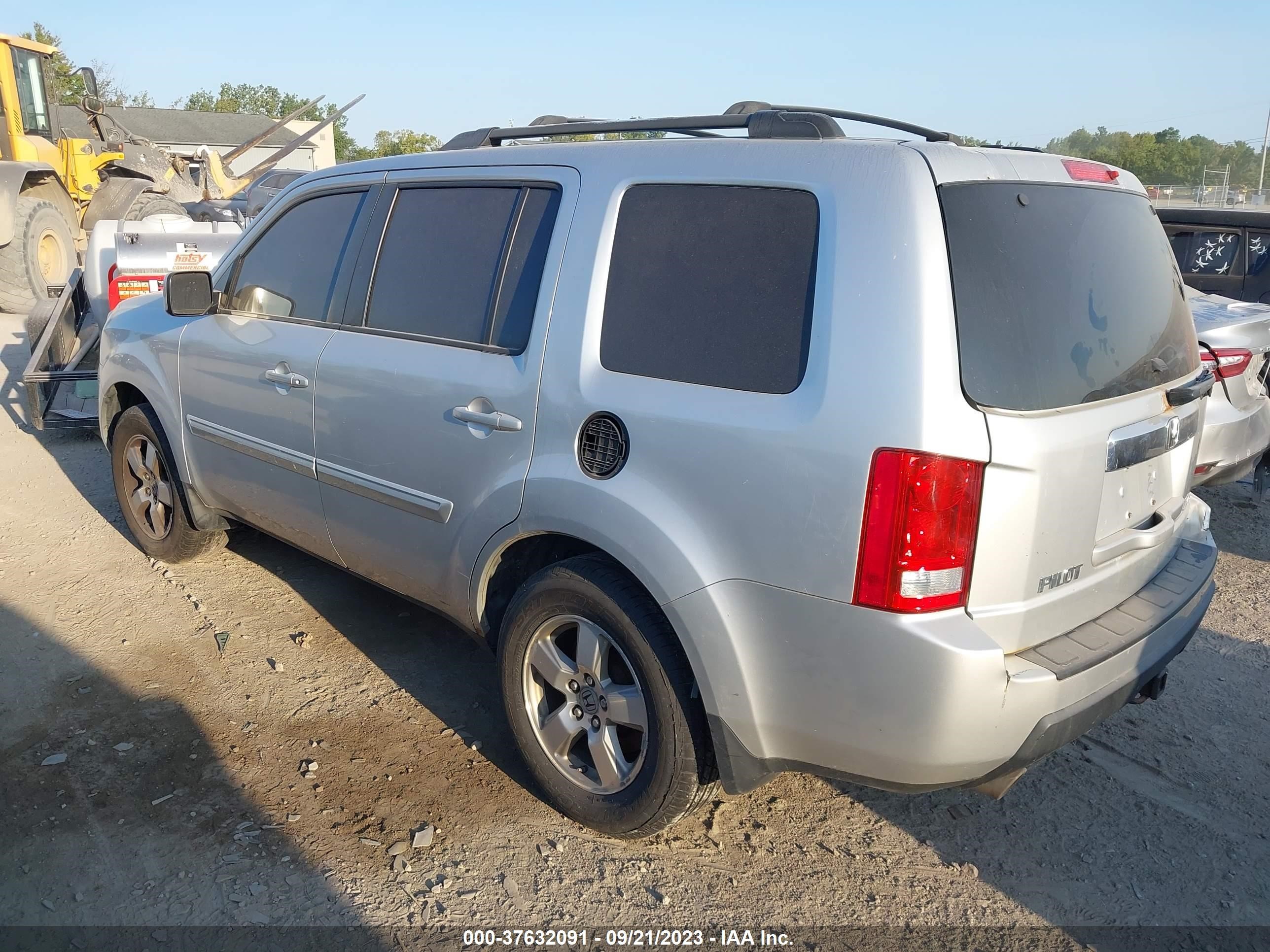 Photo 2 VIN: 5FNYF48699B028766 - HONDA PILOT 