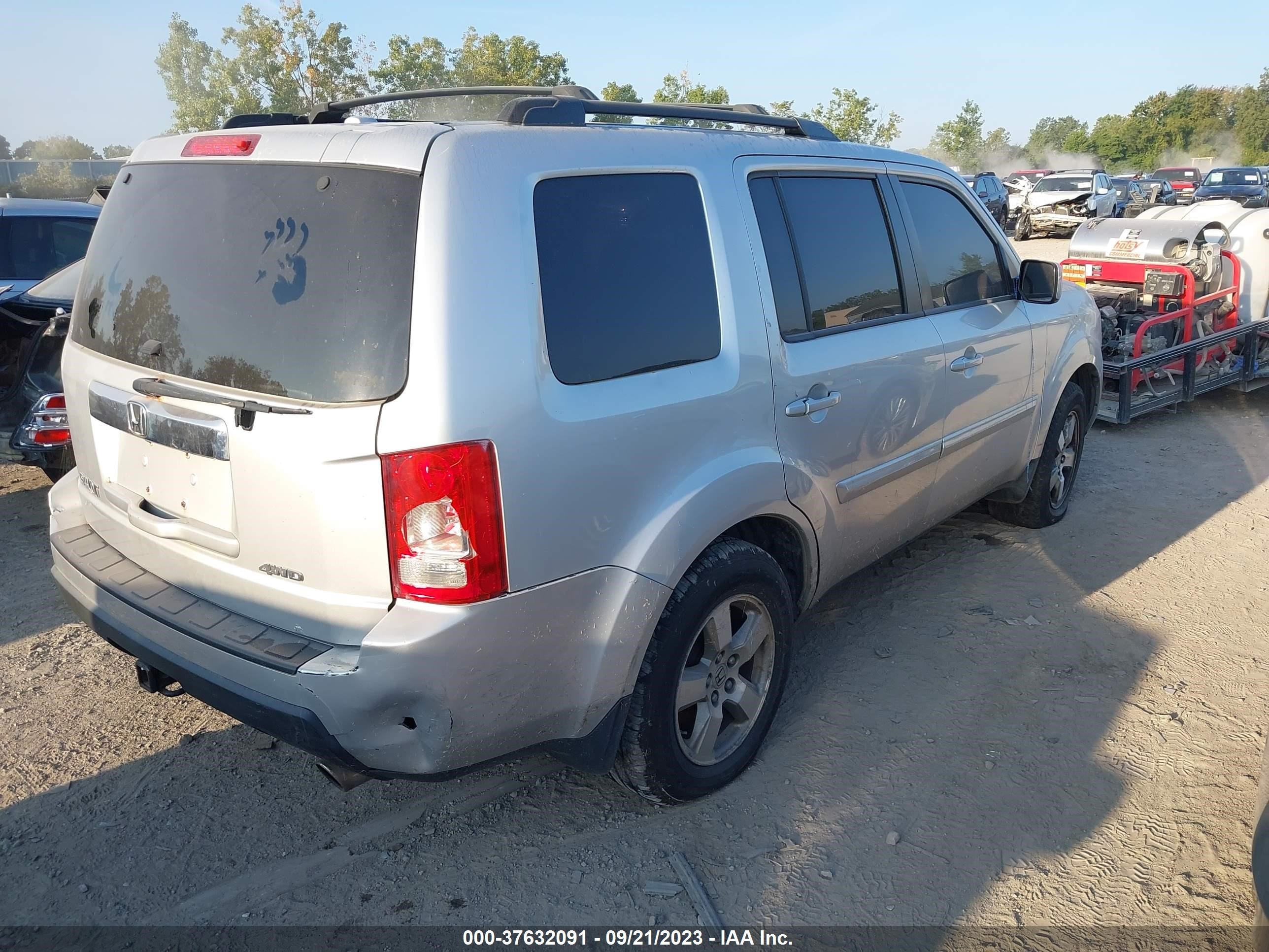 Photo 3 VIN: 5FNYF48699B028766 - HONDA PILOT 