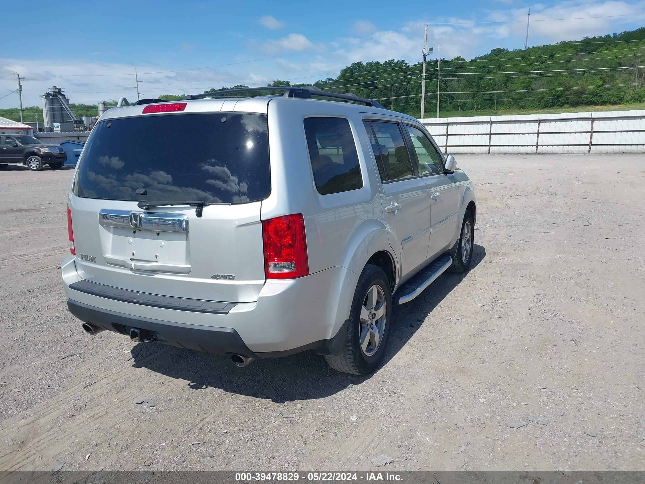 Photo 3 VIN: 5FNYF48699B054770 - HONDA PILOT 