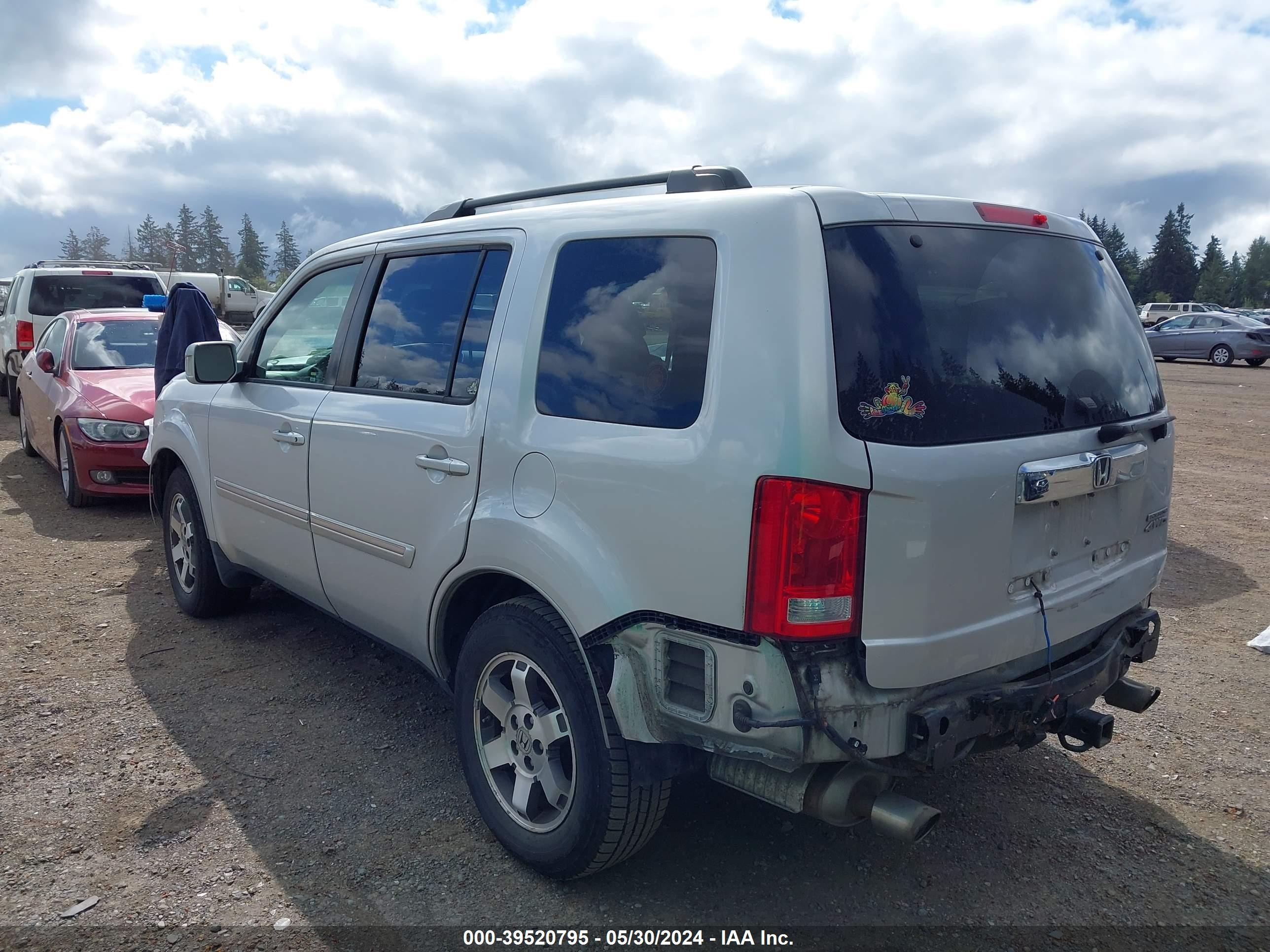 Photo 2 VIN: 5FNYF48909B051511 - HONDA PILOT 