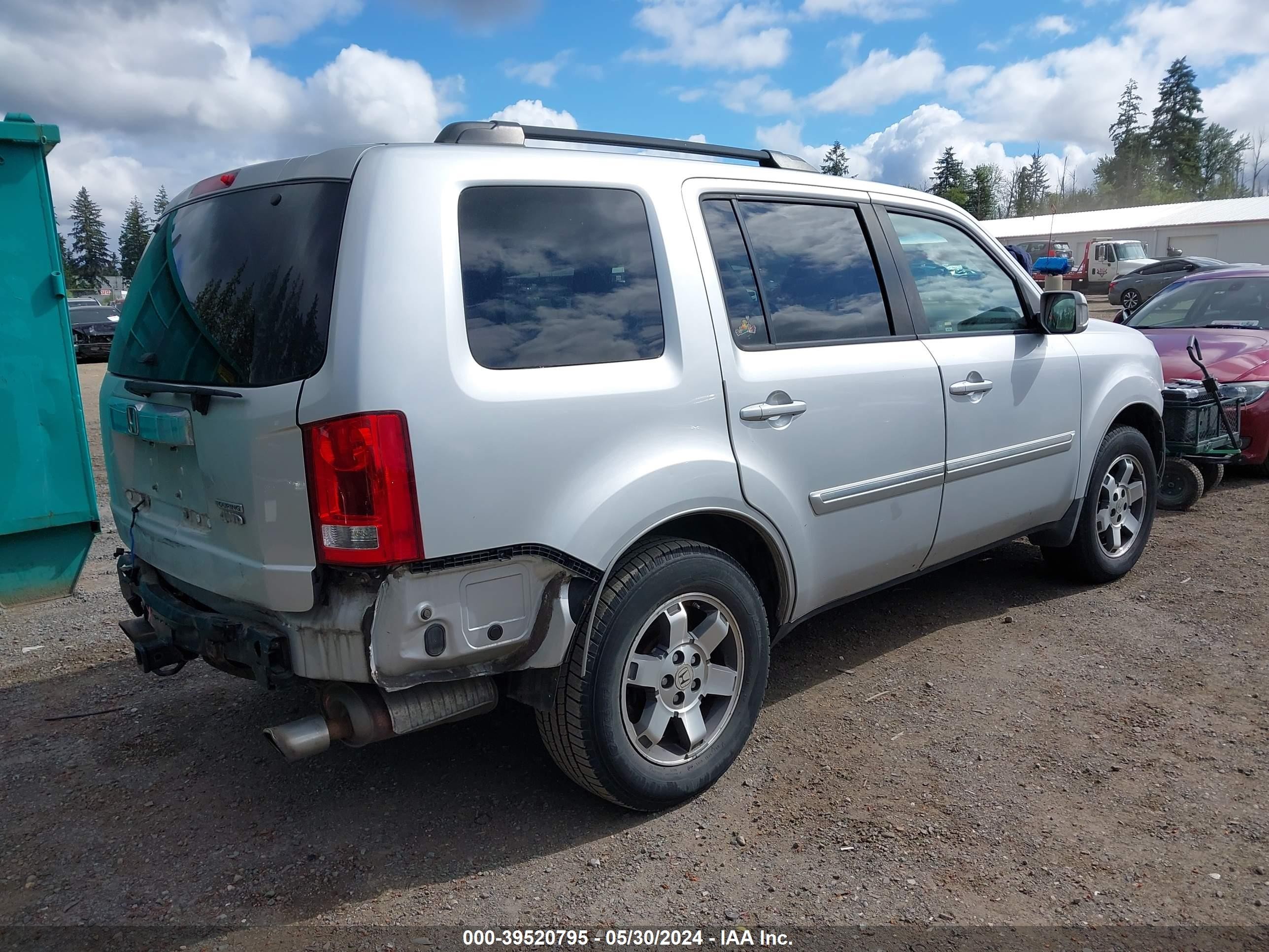 Photo 3 VIN: 5FNYF48909B051511 - HONDA PILOT 