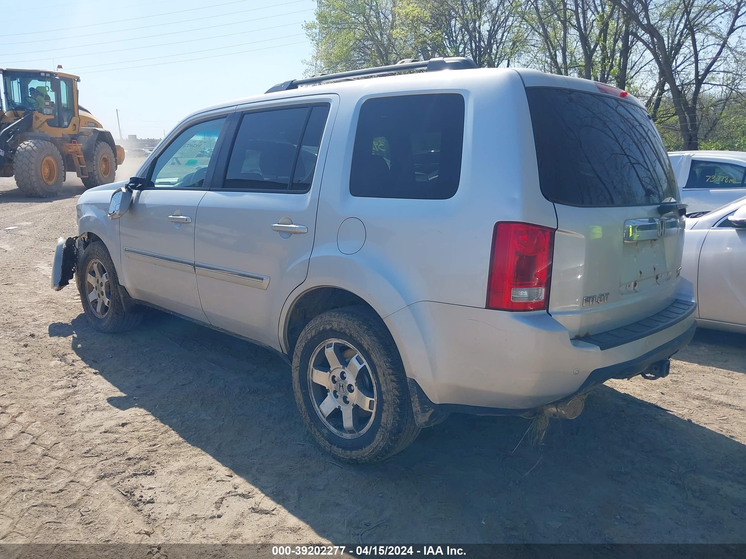 Photo 2 VIN: 5FNYF48989B002914 - HONDA PILOT 