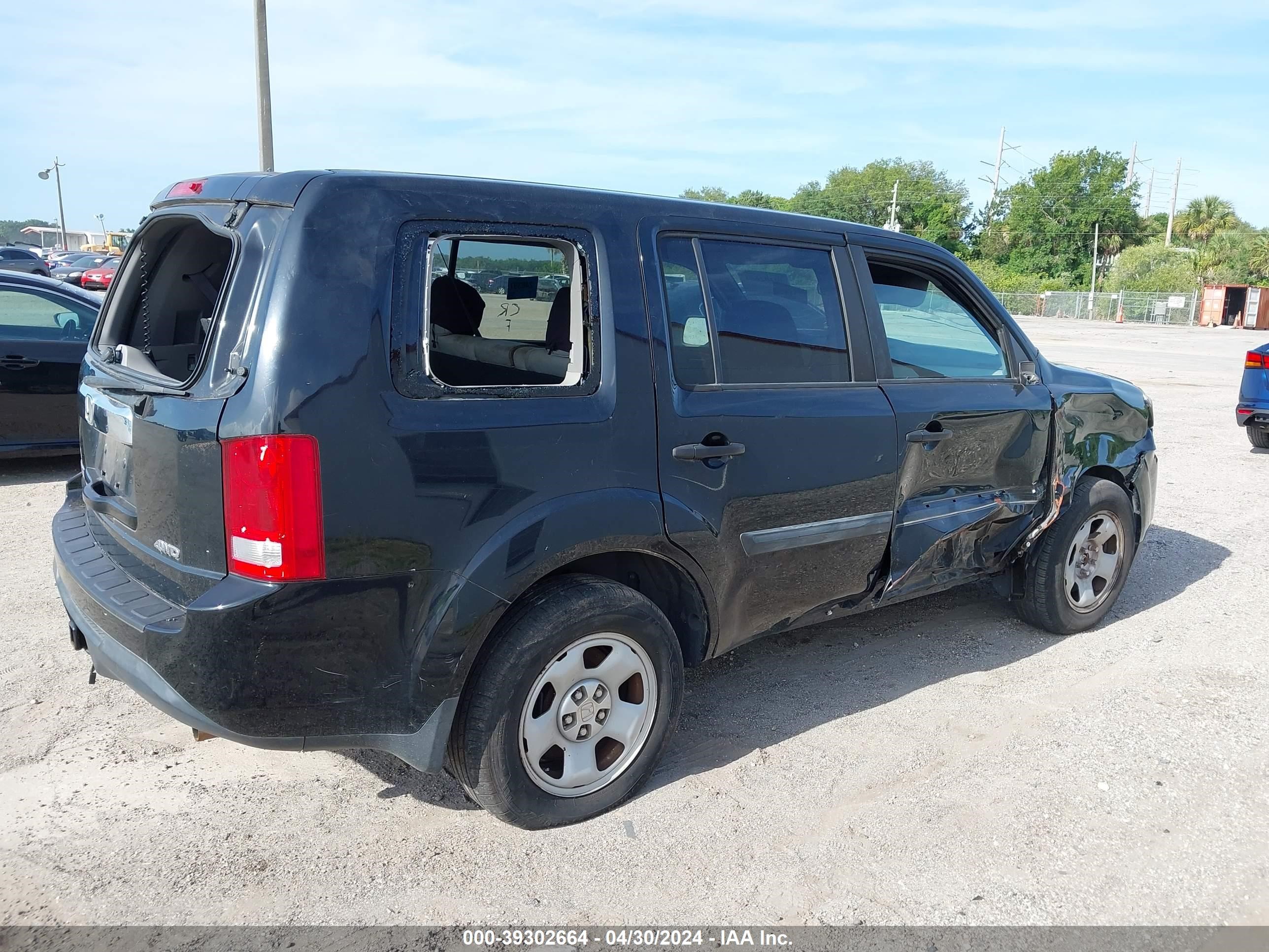 Photo 3 VIN: 5FNYF4H20FB038692 - HONDA PILOT 