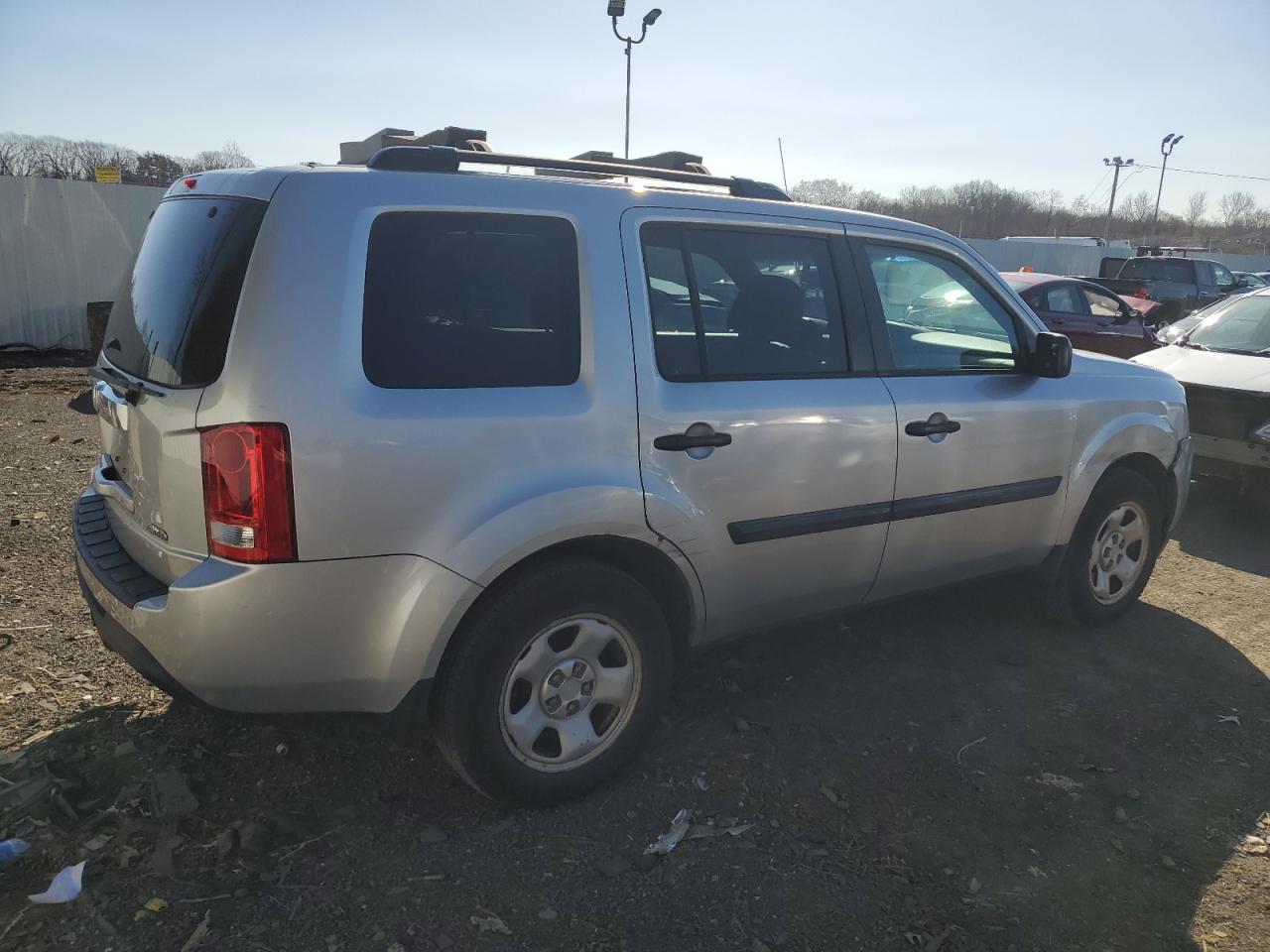 Photo 2 VIN: 5FNYF4H22FB029430 - HONDA PILOT 