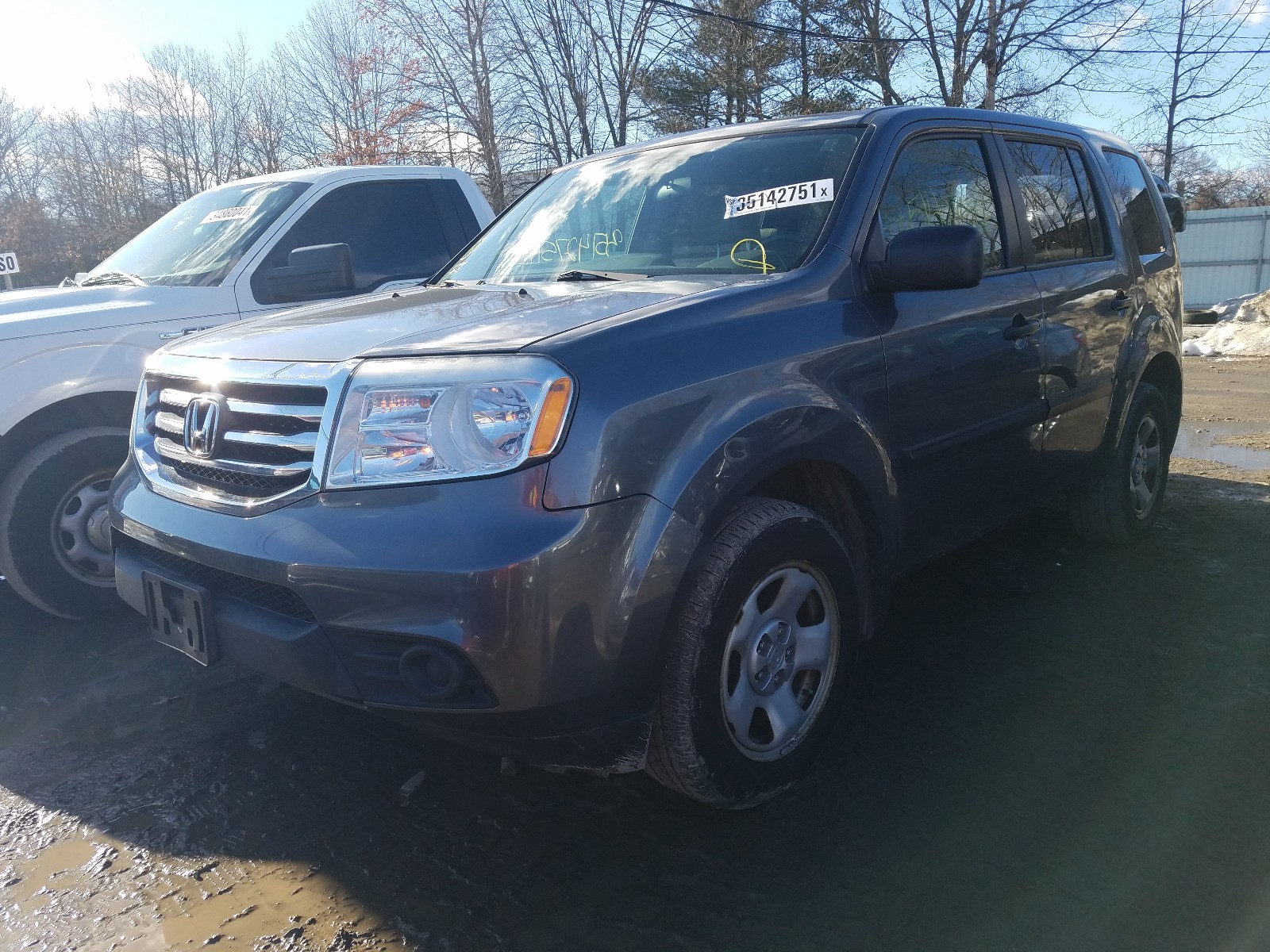 Photo 1 VIN: 5FNYF4H23DB070002 - HONDA PILOT LX 