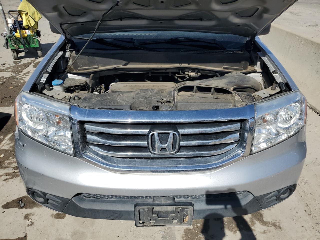 Photo 11 VIN: 5FNYF4H24FB040106 - HONDA PILOT 