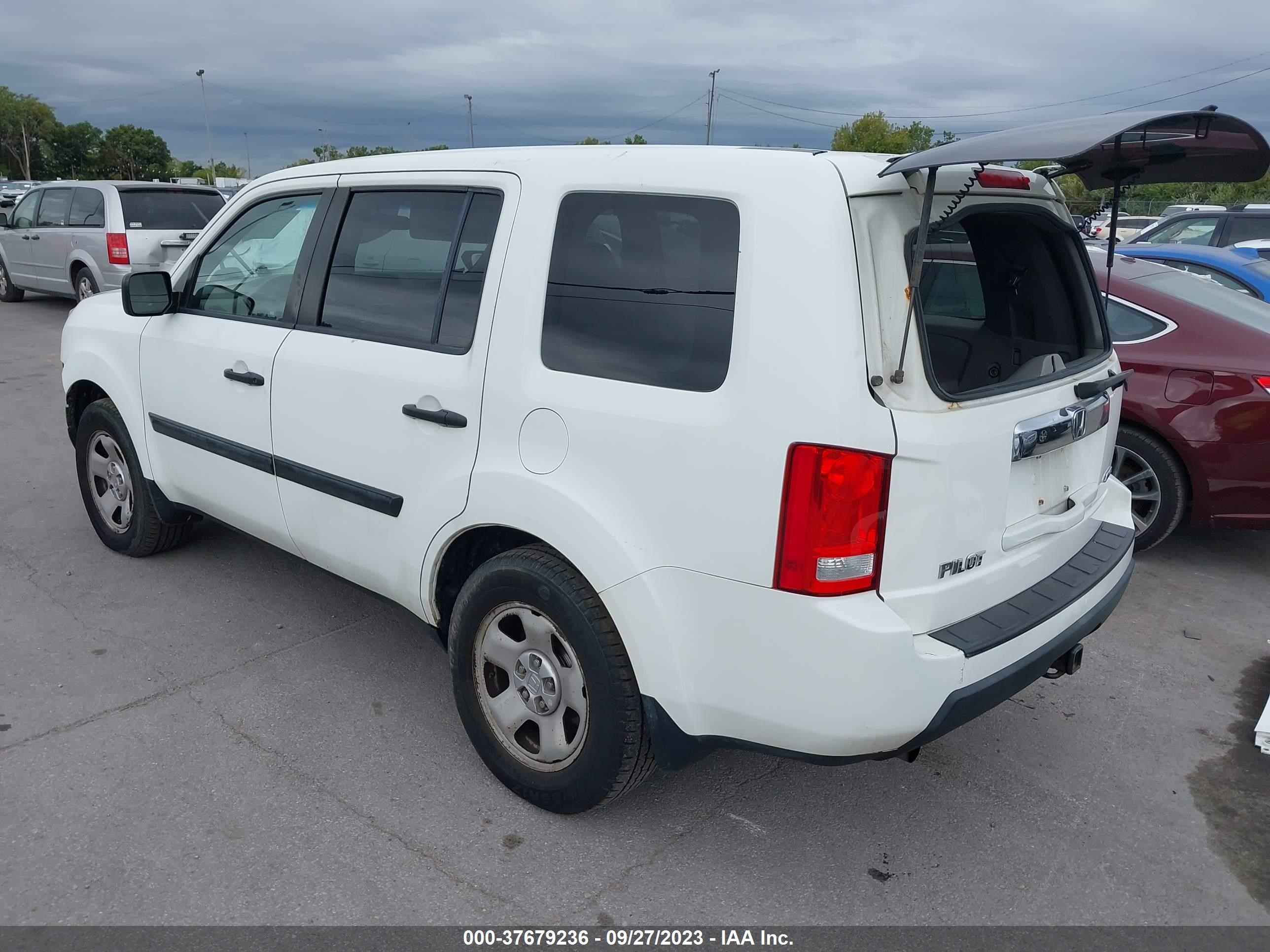 Photo 2 VIN: 5FNYF4H25BB054249 - HONDA PILOT 