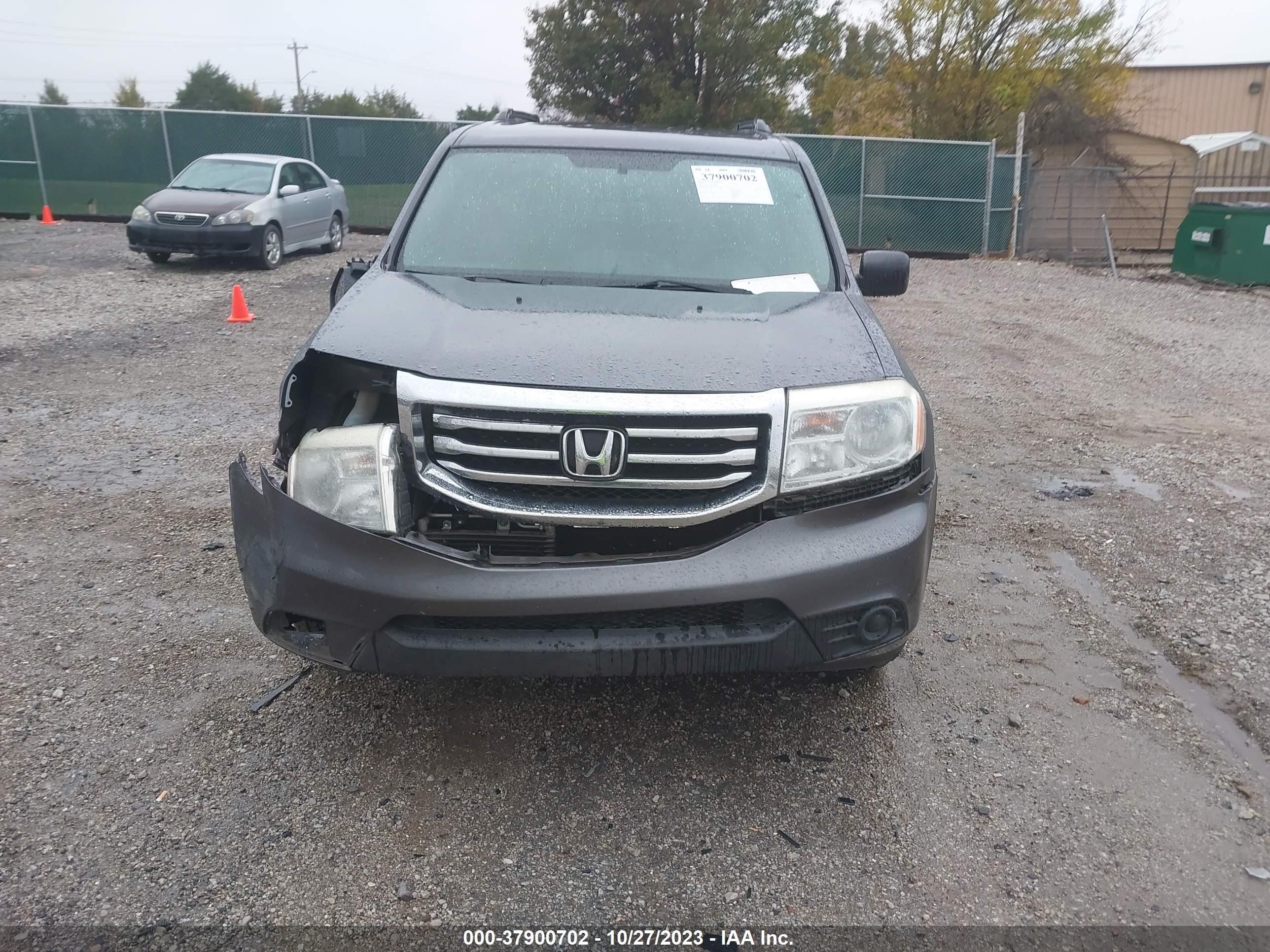 Photo 11 VIN: 5FNYF4H27FB025437 - HONDA PILOT 