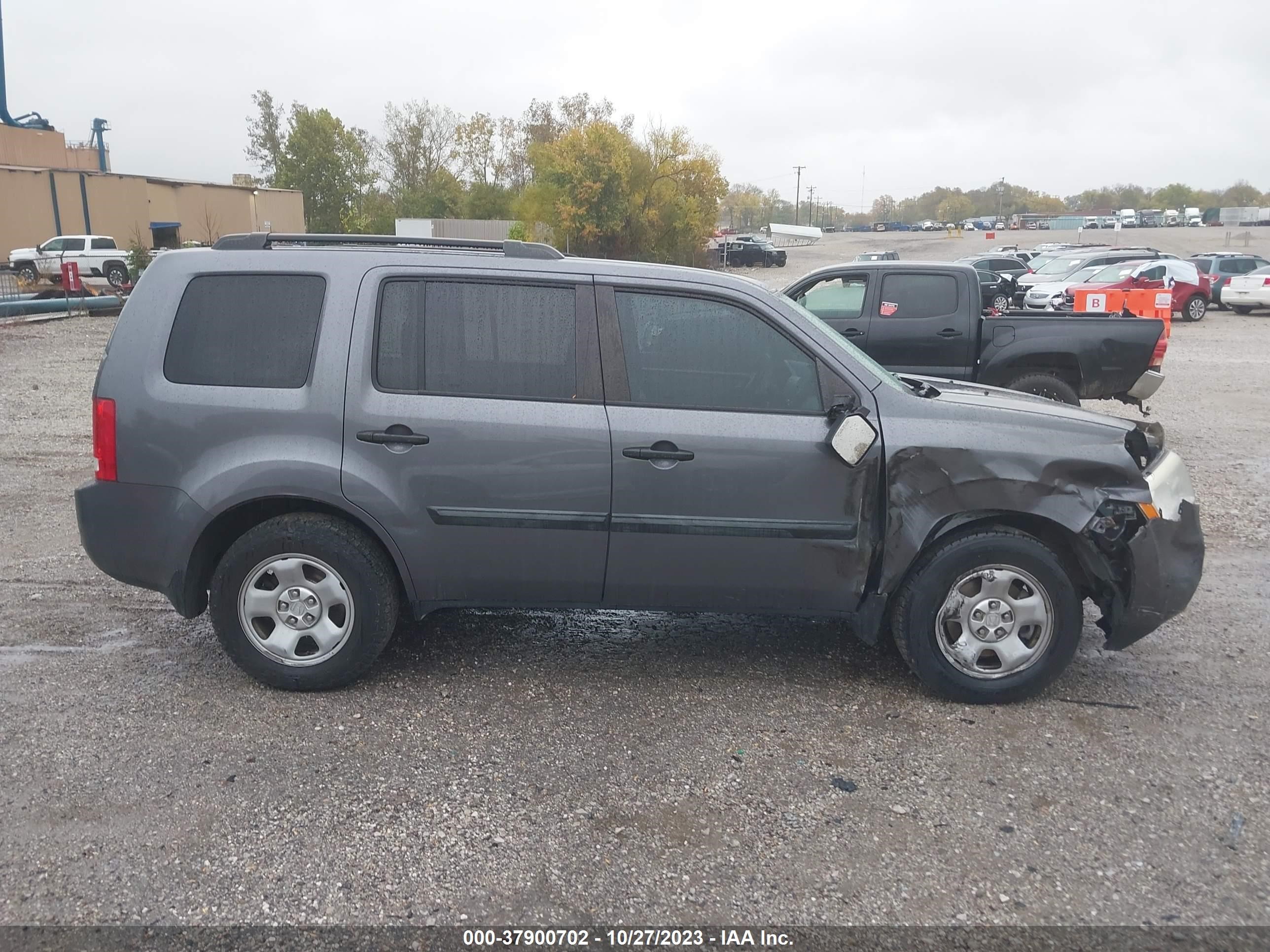 Photo 12 VIN: 5FNYF4H27FB025437 - HONDA PILOT 