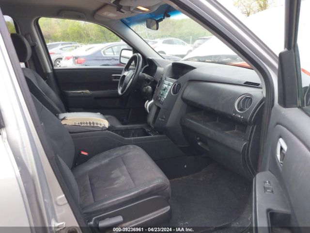 Photo 4 VIN: 5FNYF4H2XBB043358 - HONDA PILOT 