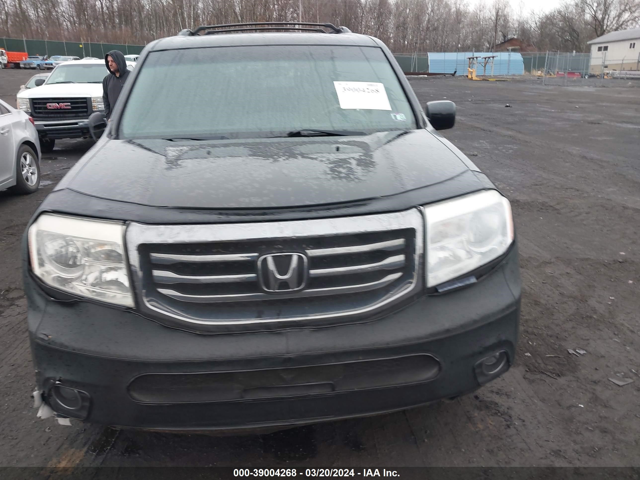 Photo 11 VIN: 5FNYF4H39FB043432 - HONDA PILOT 