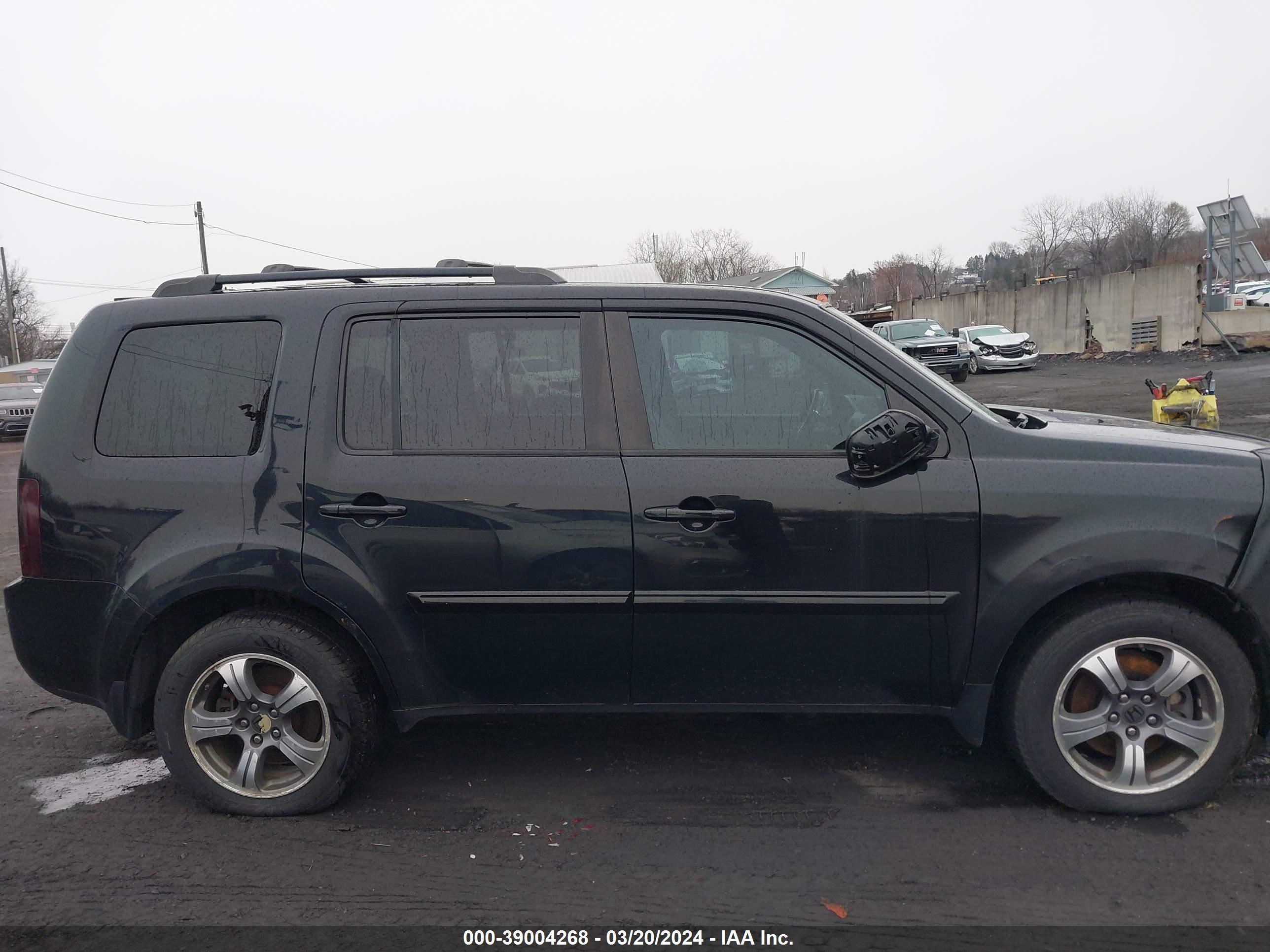 Photo 12 VIN: 5FNYF4H39FB043432 - HONDA PILOT 