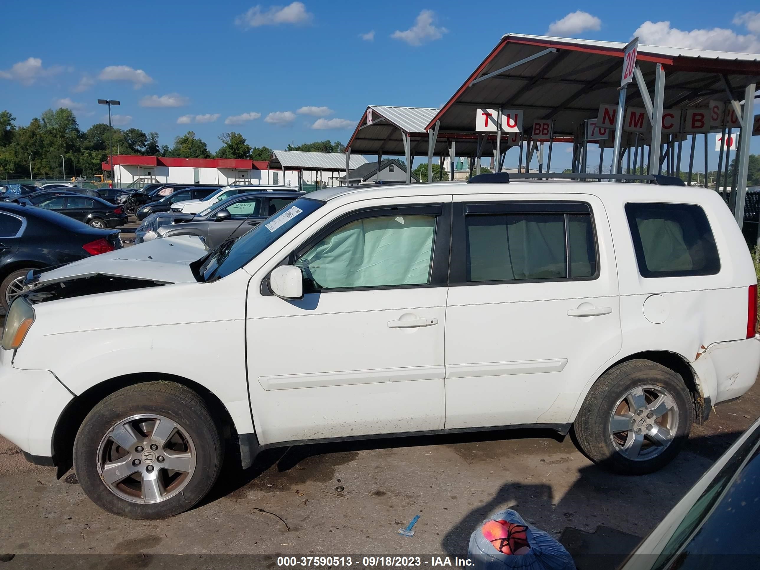 Photo 14 VIN: 5FNYF4H41BB048157 - HONDA PILOT 