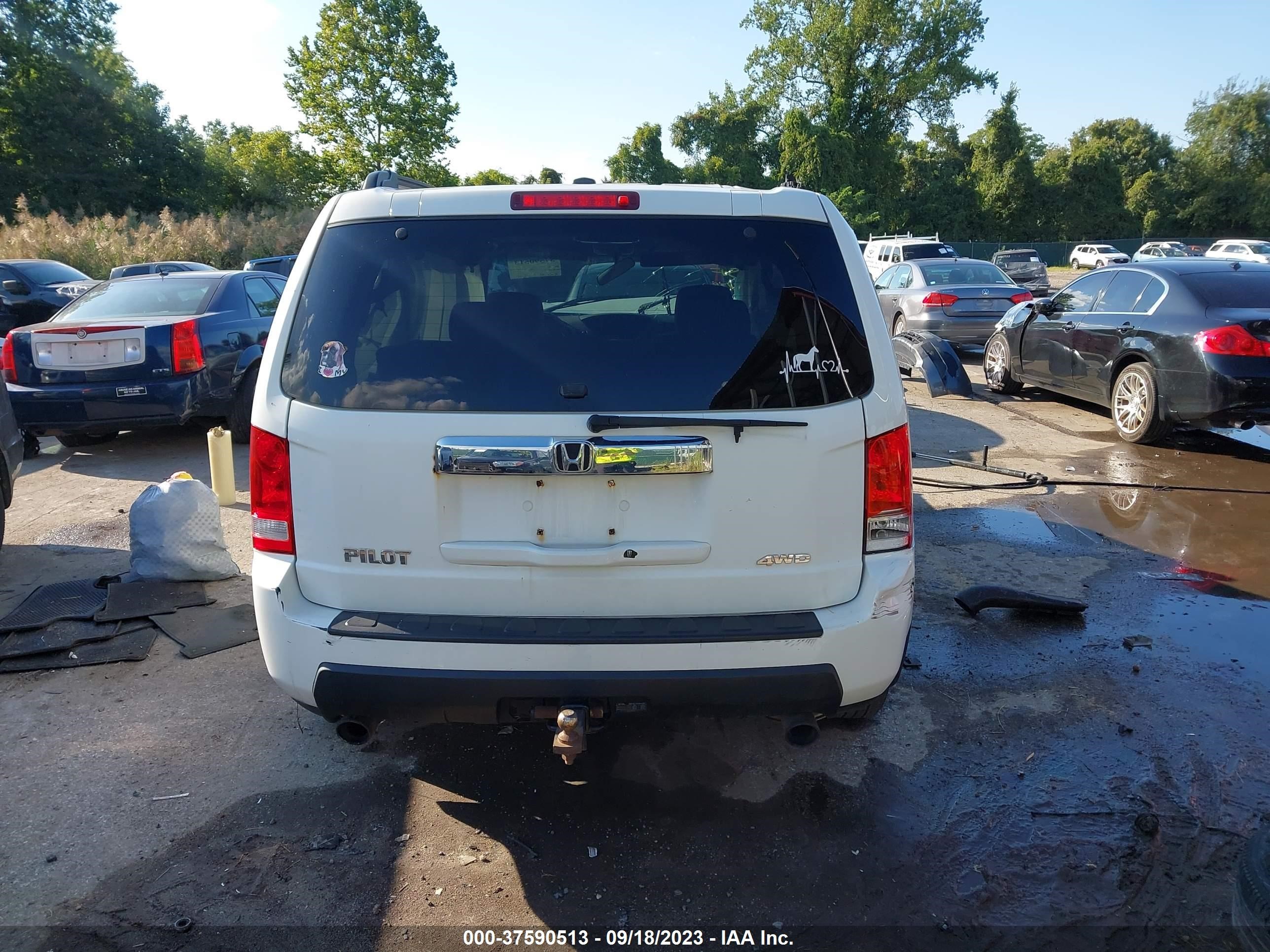 Photo 16 VIN: 5FNYF4H41BB048157 - HONDA PILOT 