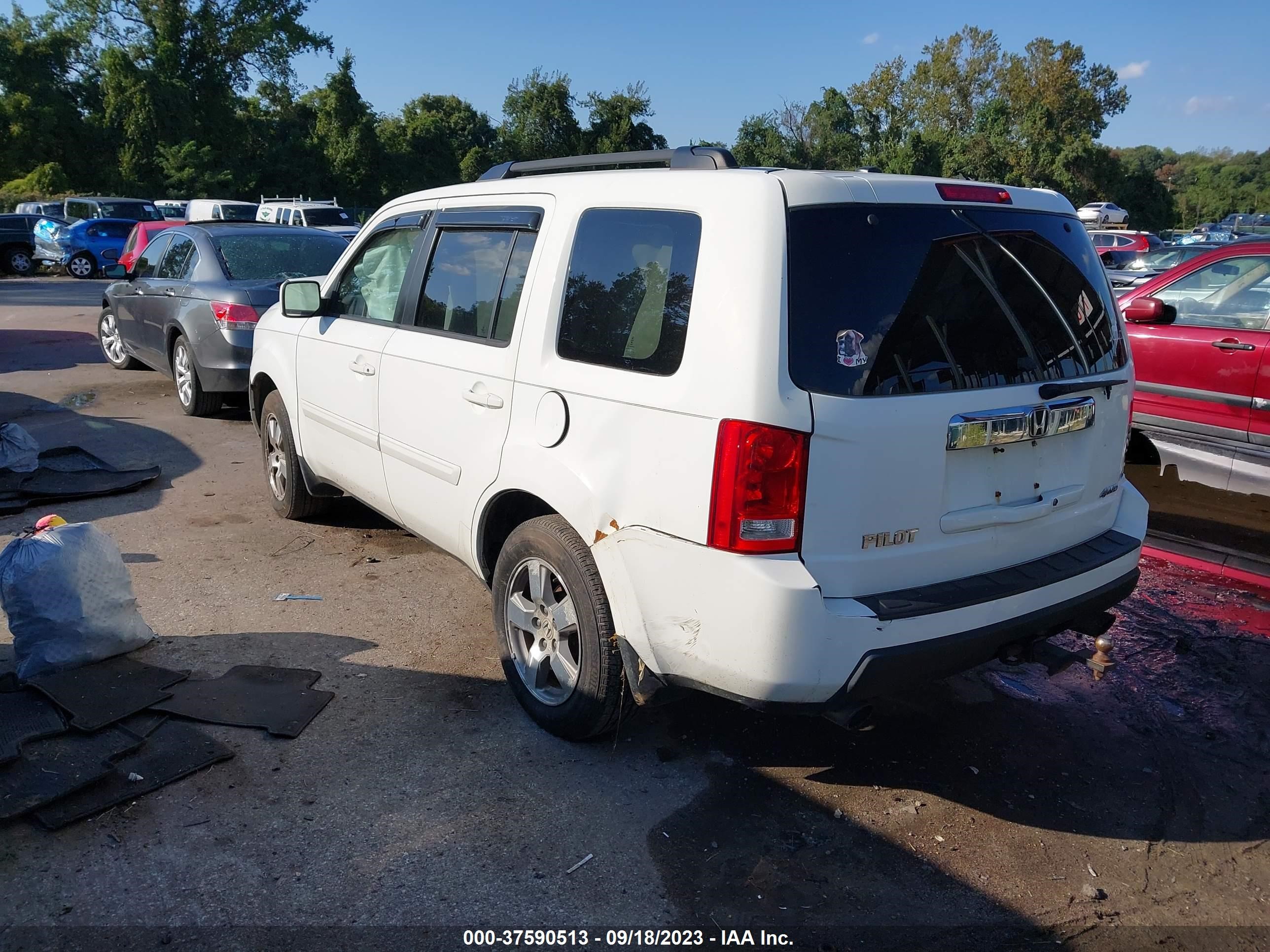 Photo 2 VIN: 5FNYF4H41BB048157 - HONDA PILOT 