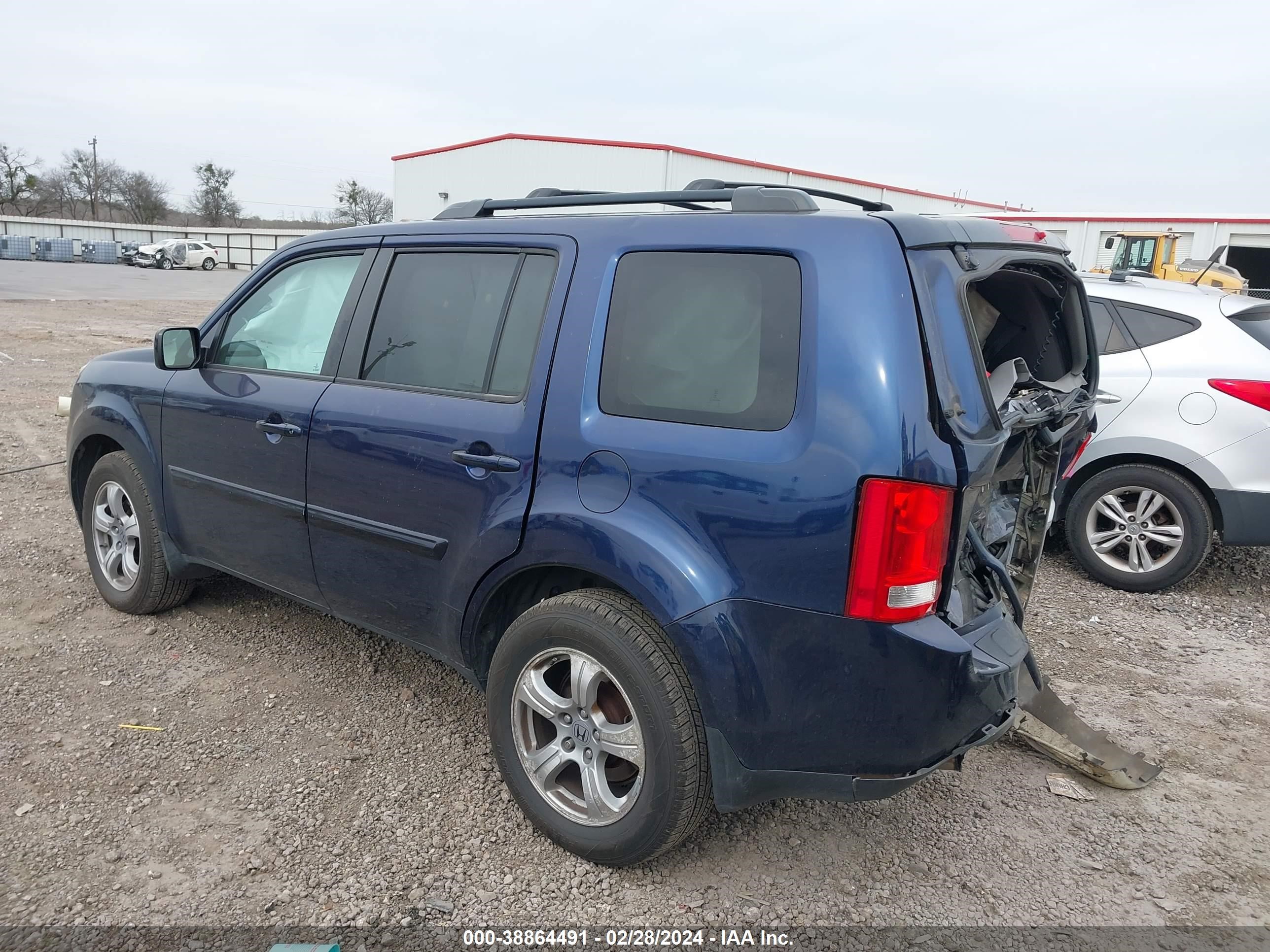 Photo 2 VIN: 5FNYF4H41FB042963 - HONDA PILOT 